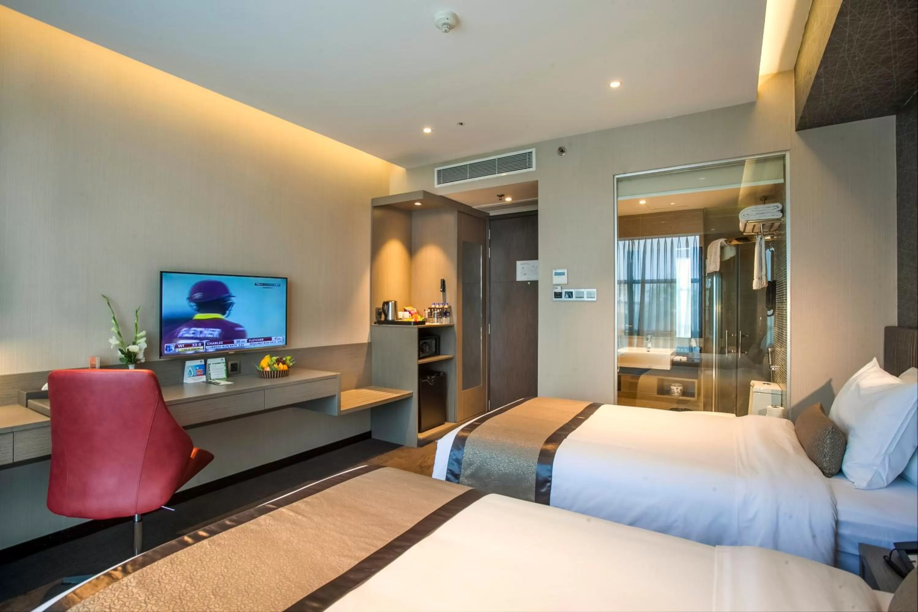 Bed in Best Western Plus Maple Leaf