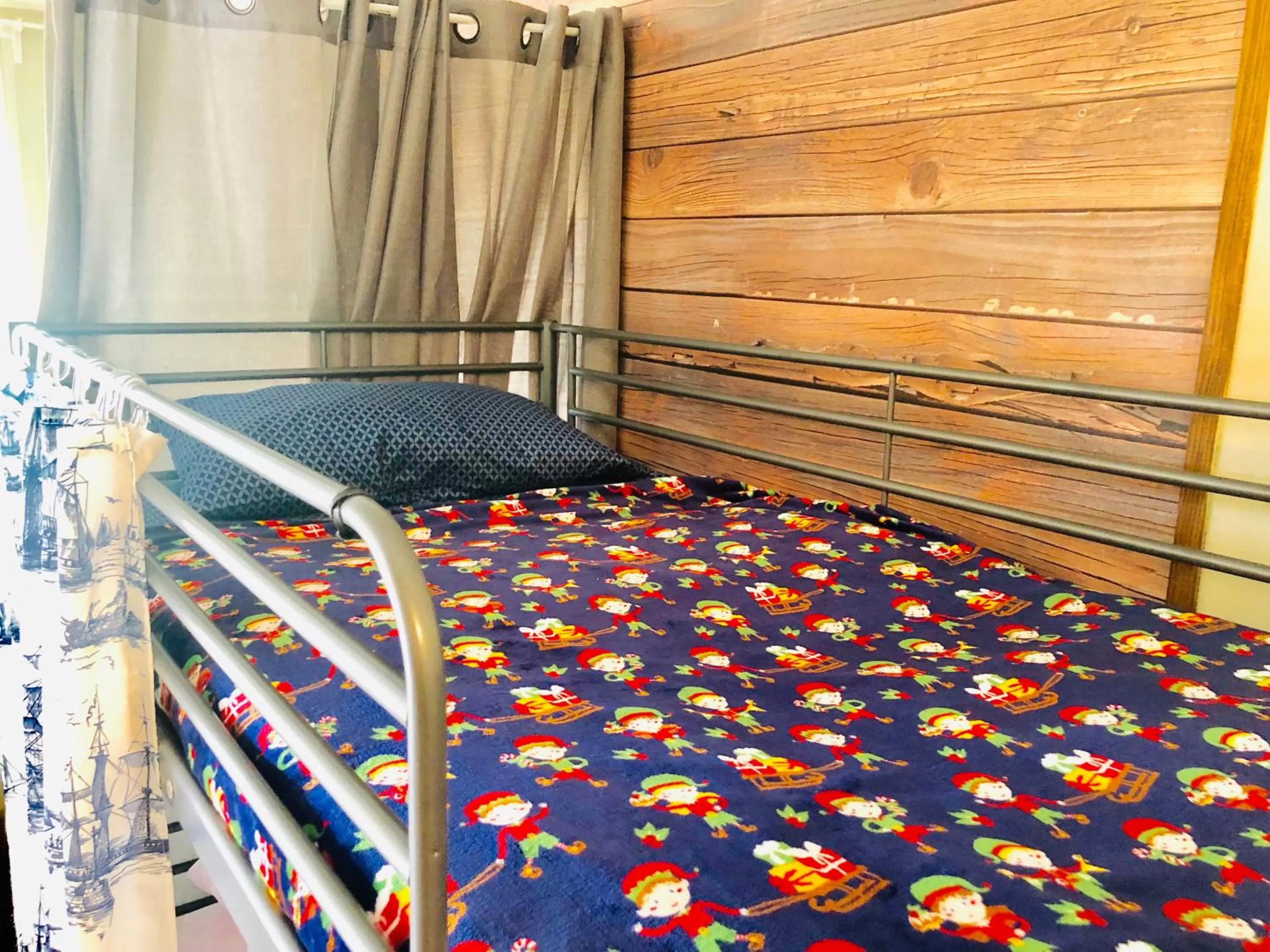 Bed in Hollywood Light Haven Lodge