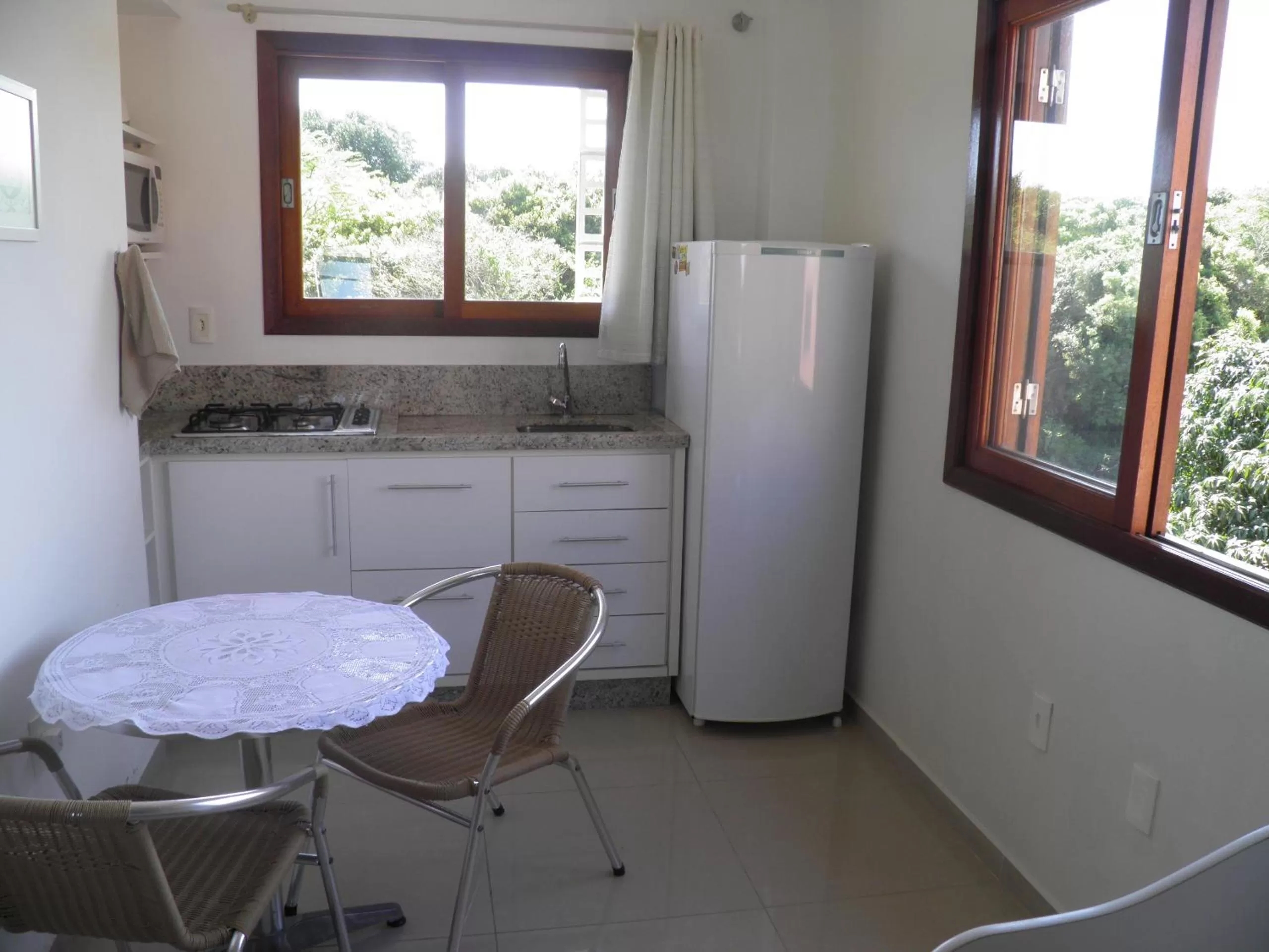 Dining area, Kitchen/Kitchenette in Pousada Mar de Cristal