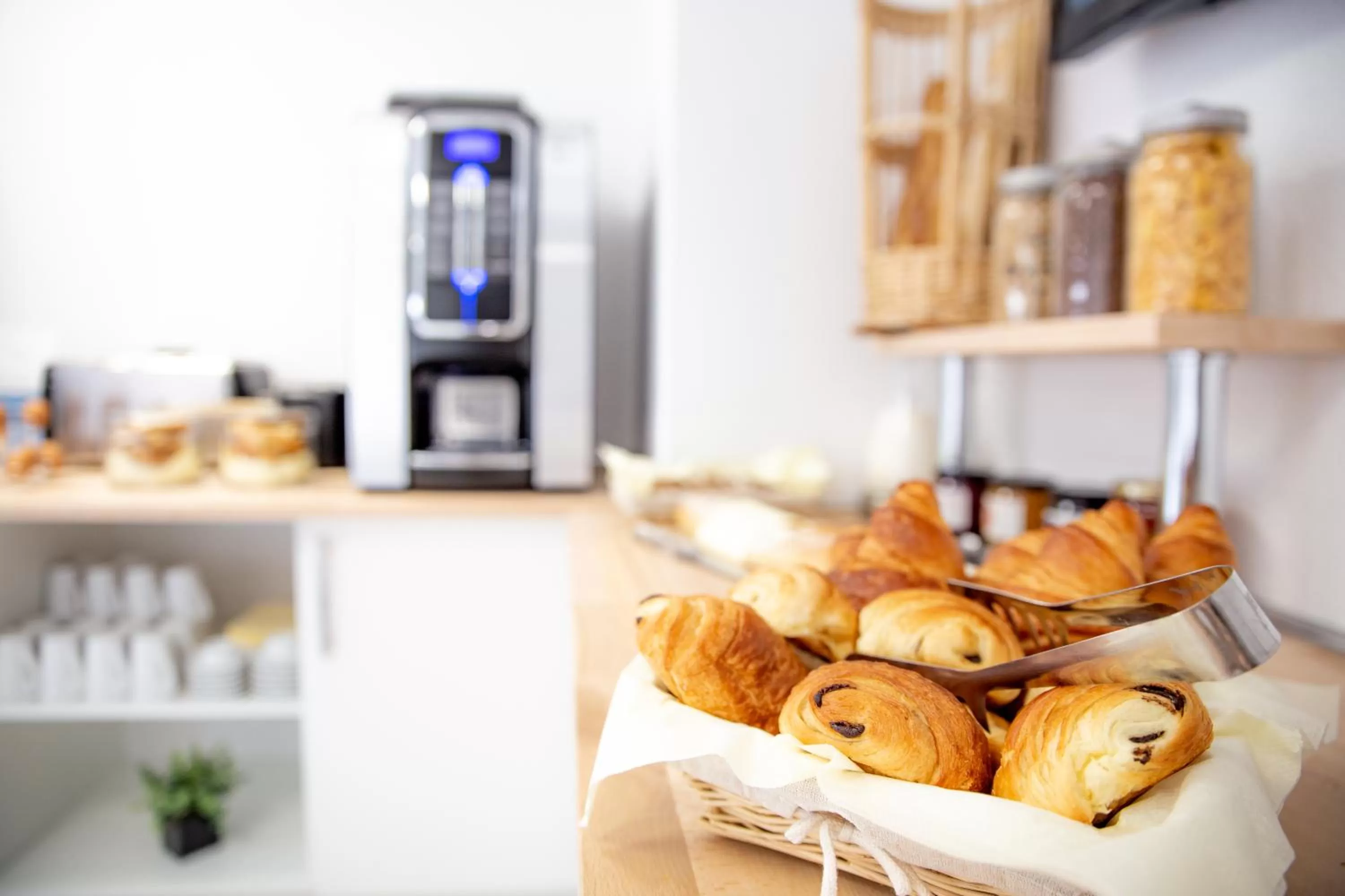 Continental breakfast in Comfort Aparthotel Besancon Hauts du Chazal