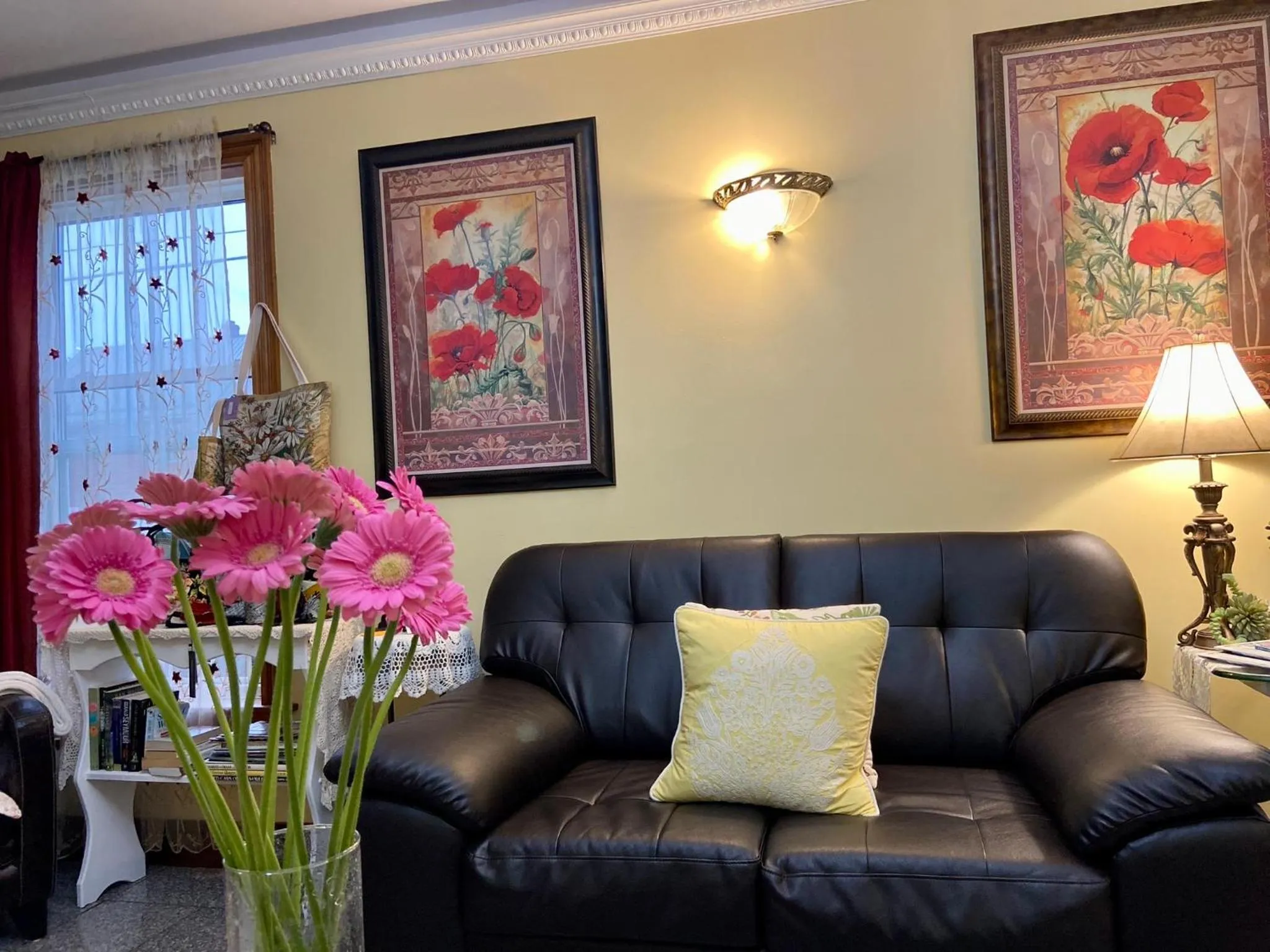 Seating area in Inn on the Harbour