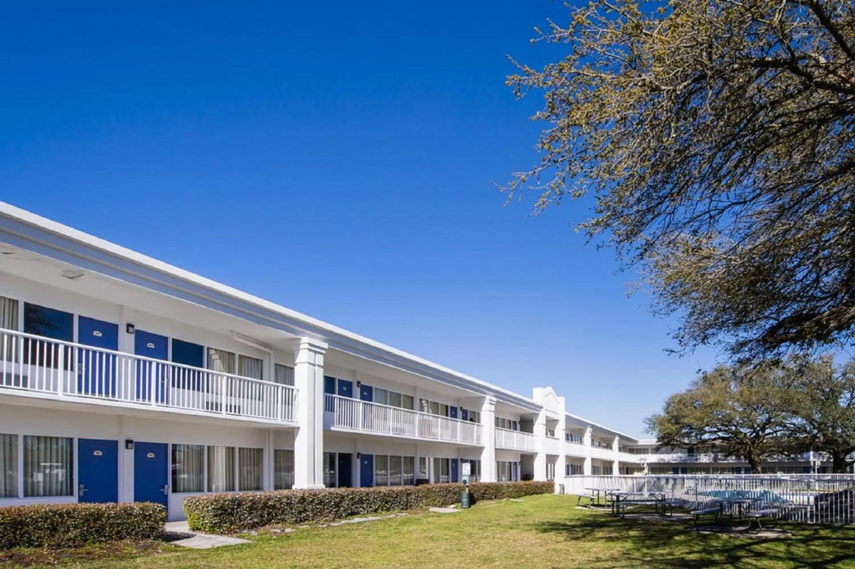Property building in Motel 6-Jacksonville, NC