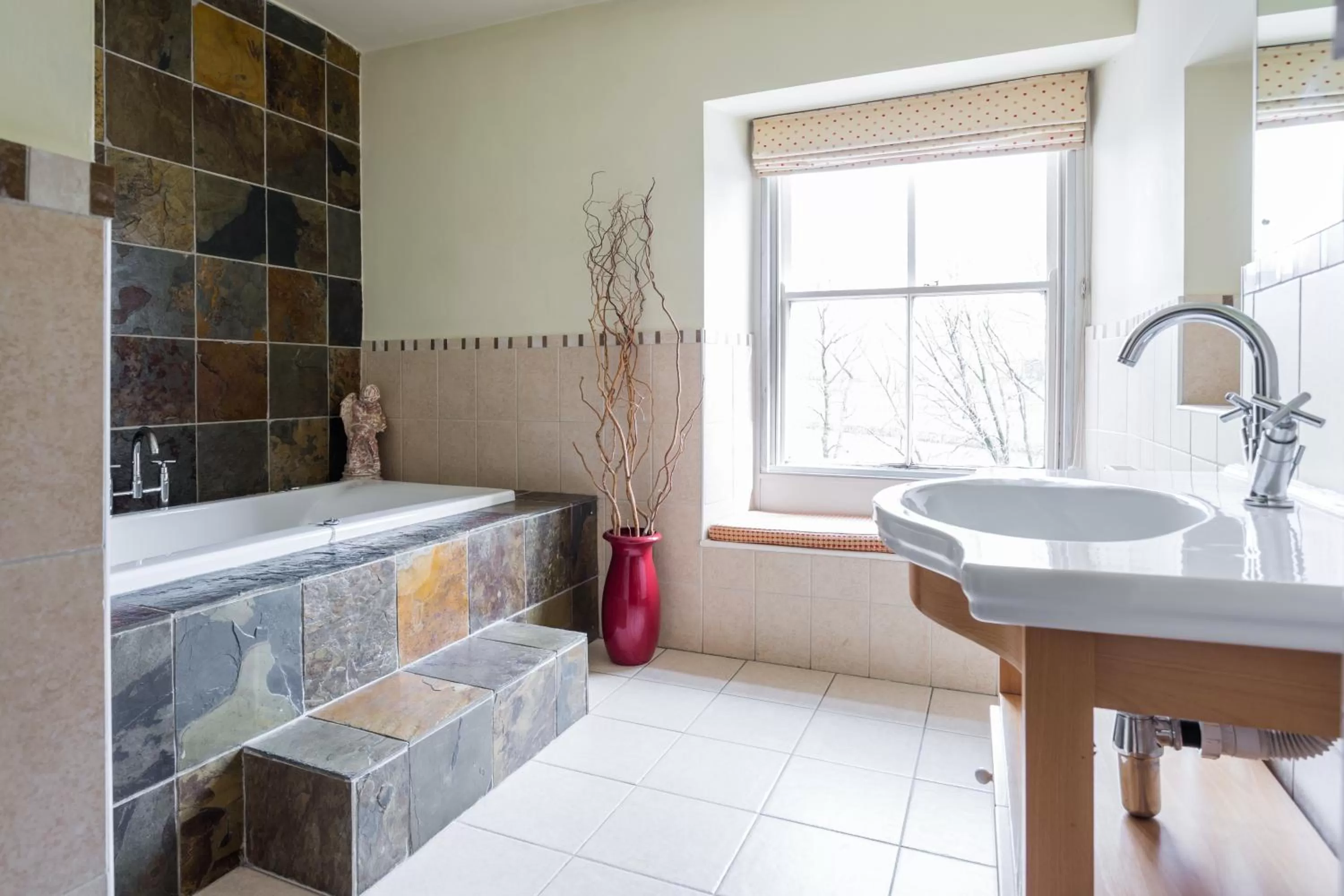 Bed in Tennant Arms Hotel