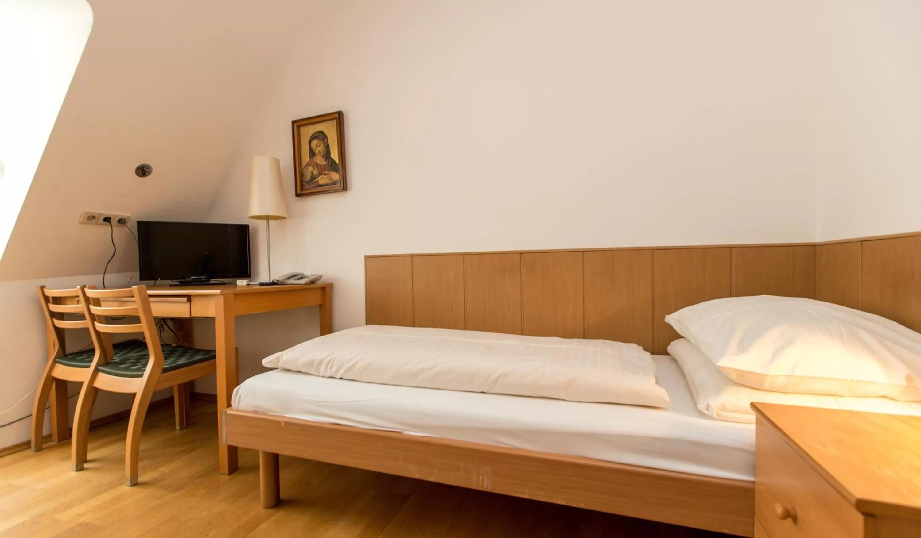 Bed in Gästehaus Deutscher Orden Wien