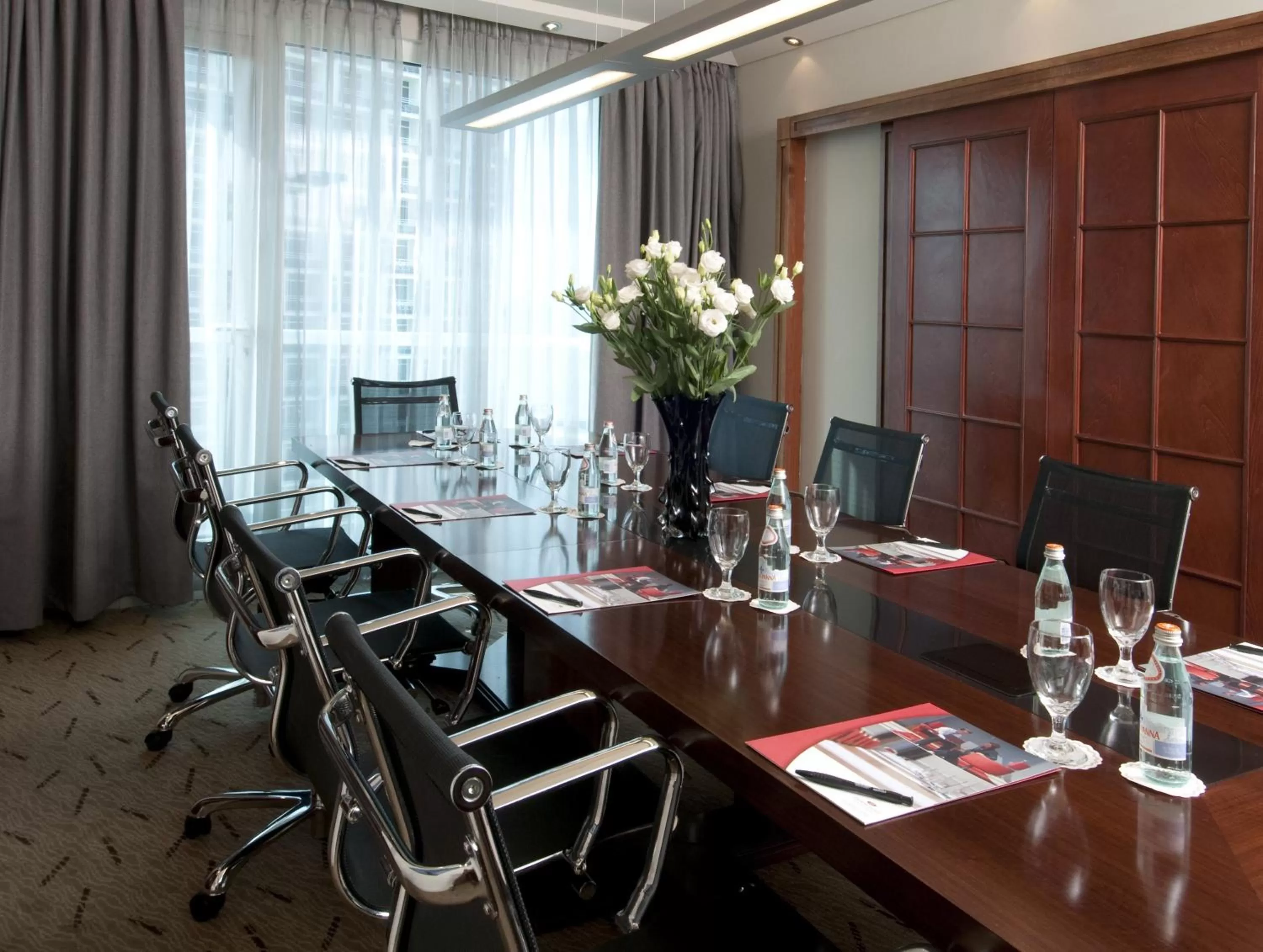 Meeting/conference room in Crowne Plaza Tel Aviv Beach by IHG