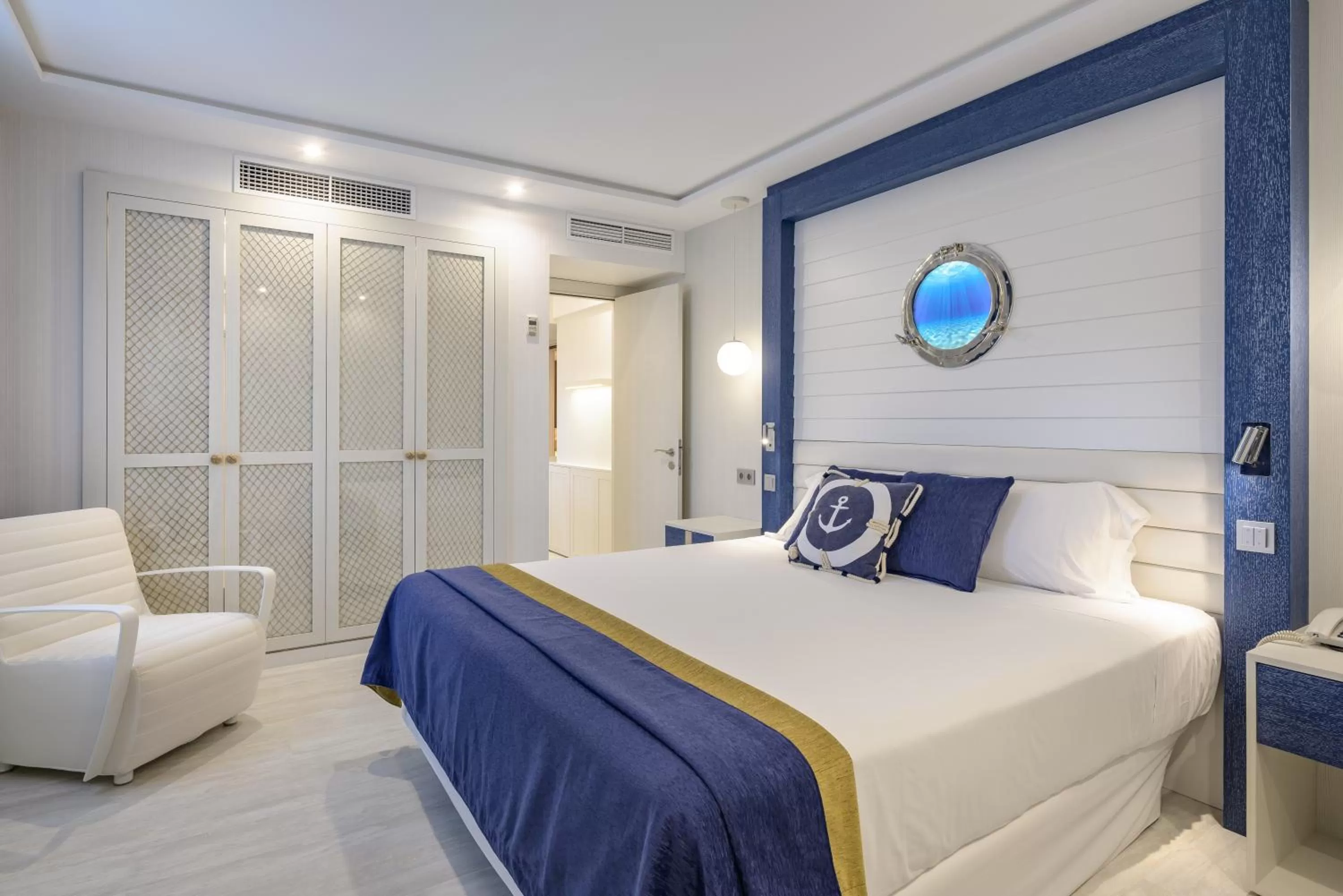 Photo of the whole room, Bed in Santemar