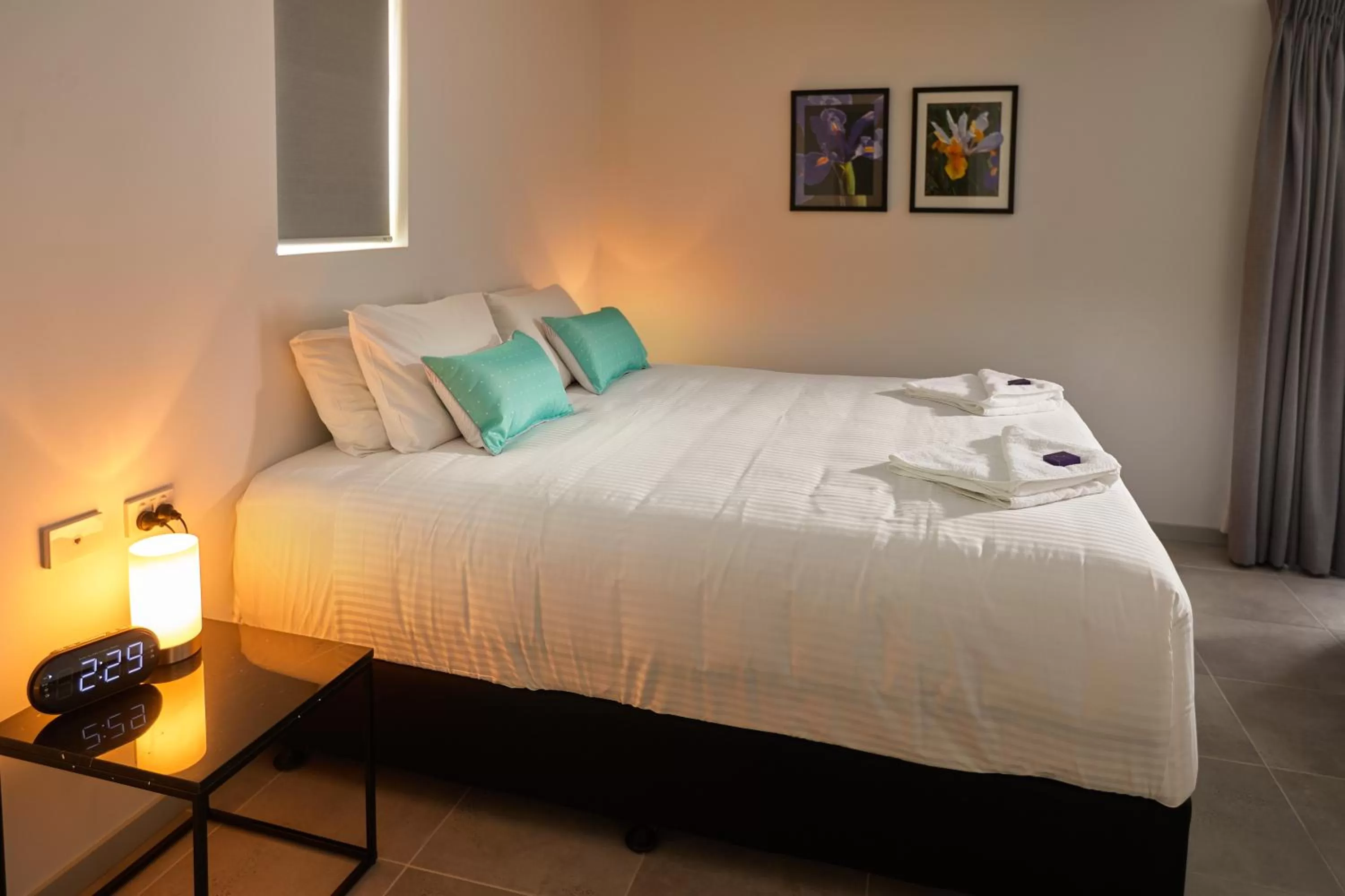 Bed in East Maitland Executive Apartments