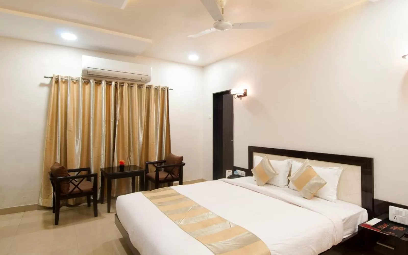 Bedroom in Hotel The Sudesh