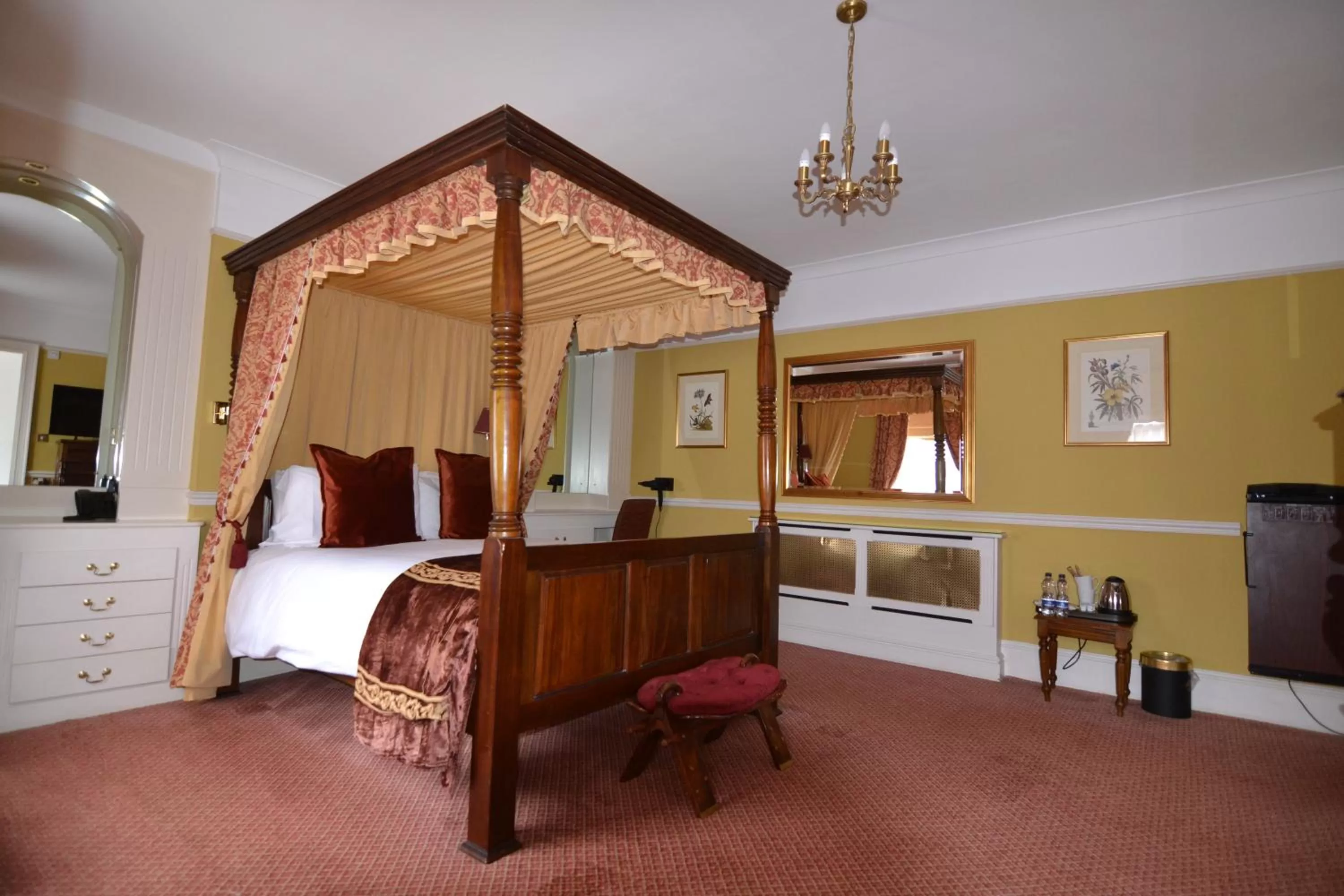 Bed in Angel and Royal Hotel