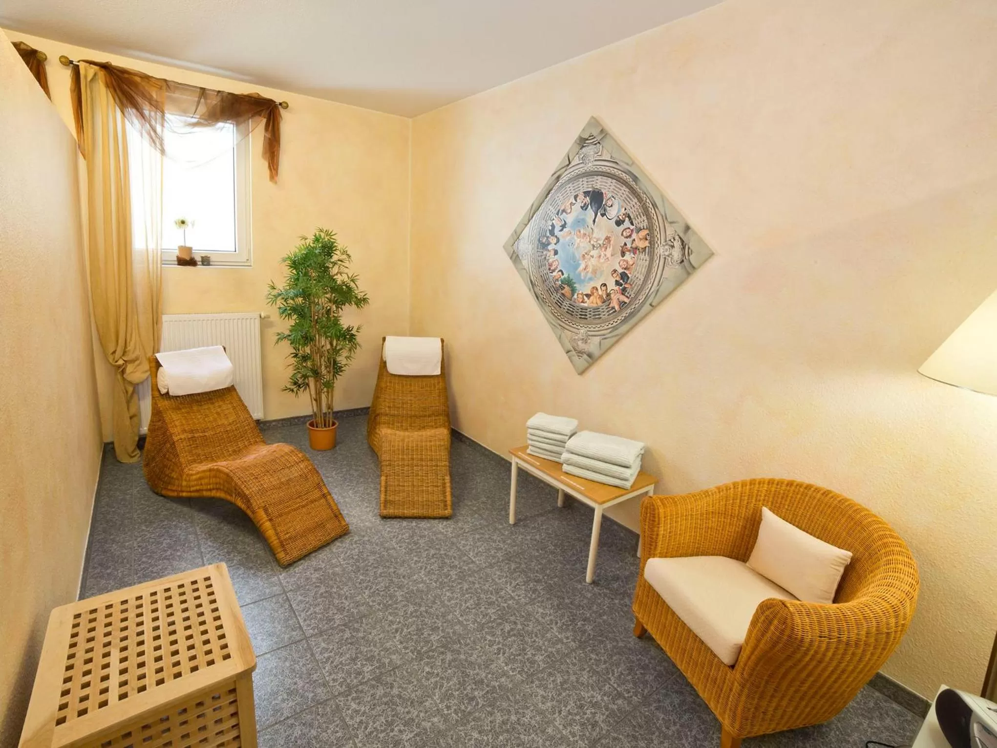 Steam room in Fairway Hotel