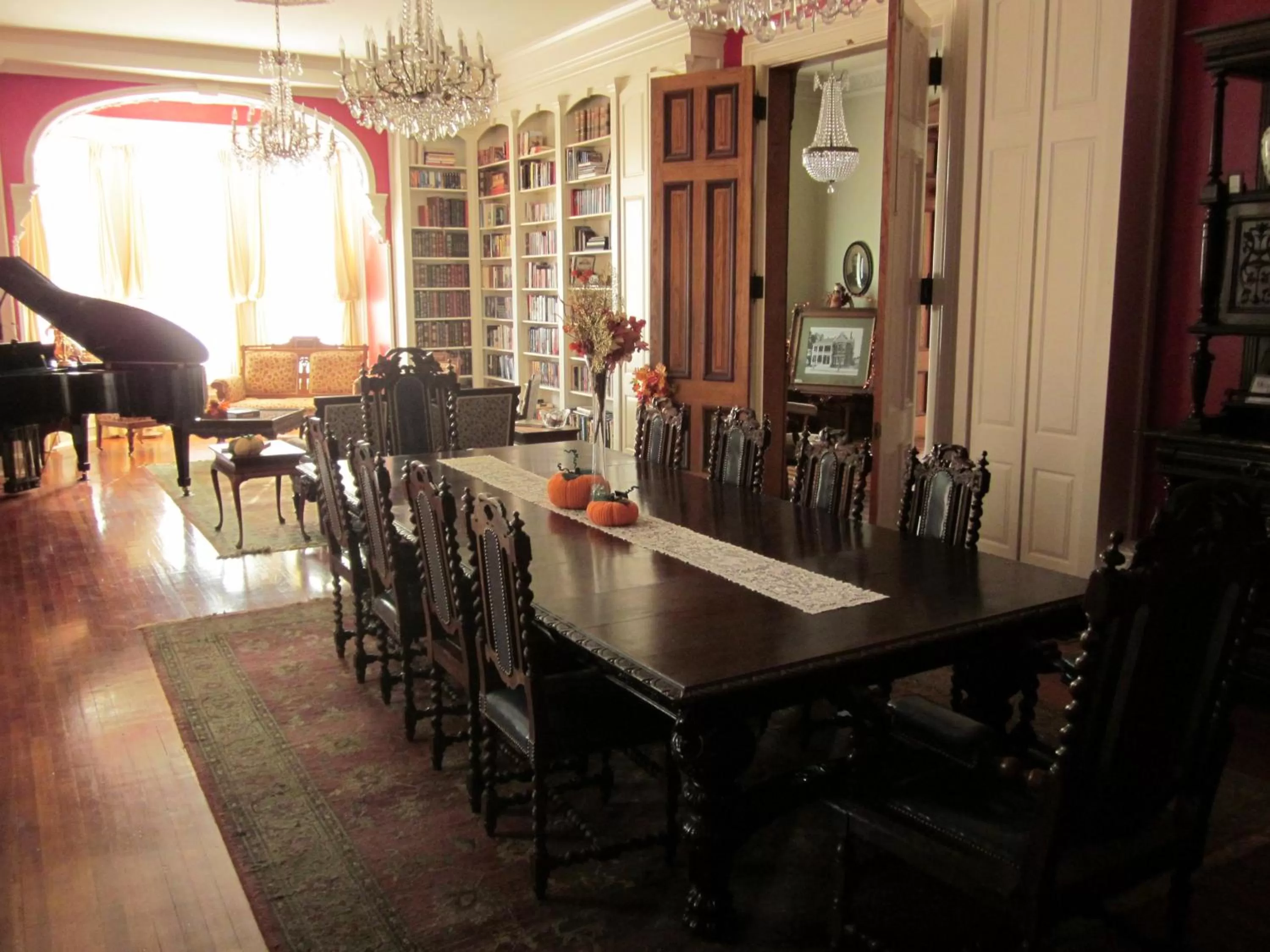 Decorative detail, Dining Area in Baer House Inn