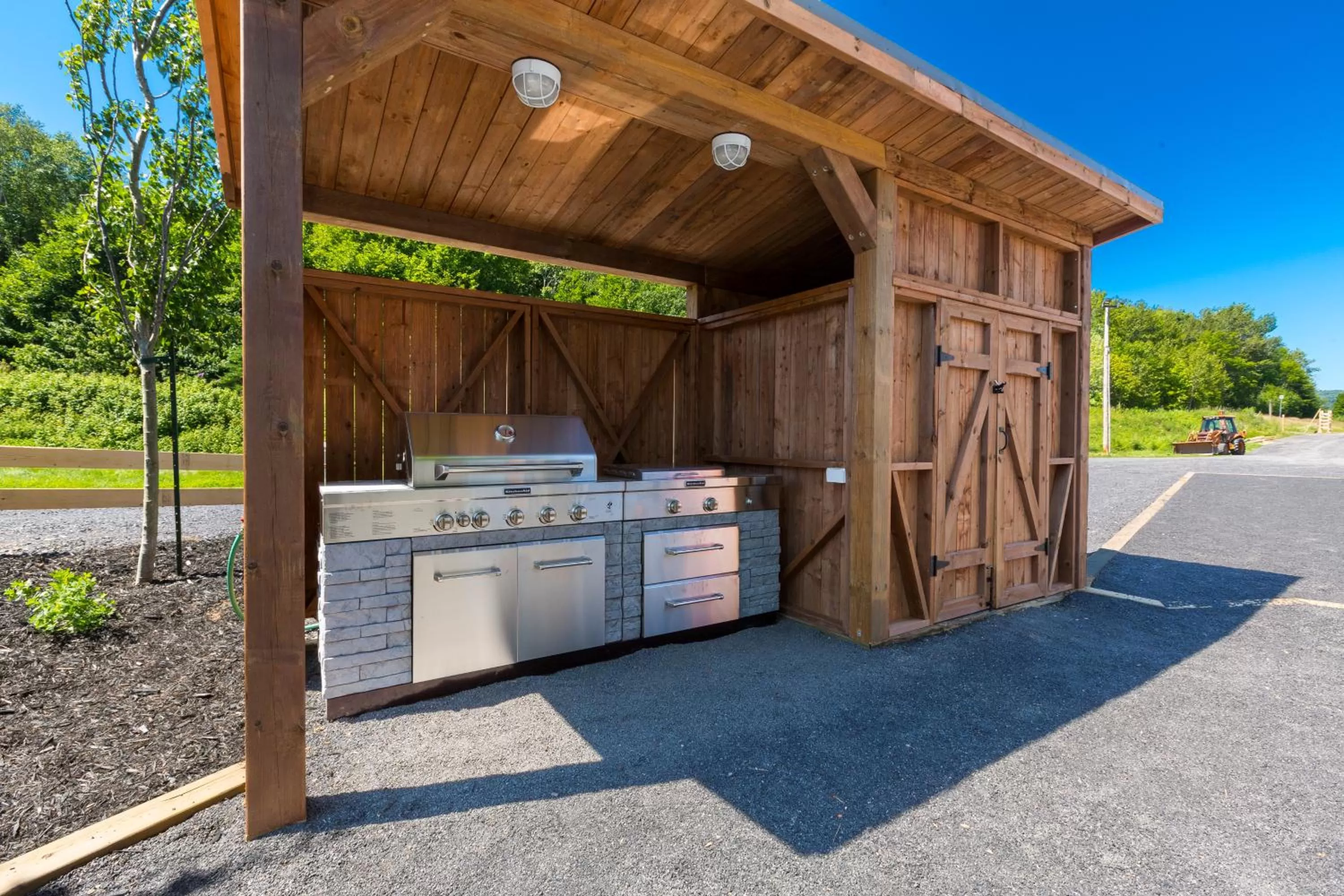 BBQ facilities in Hôtel-Motel Castel de la Mer