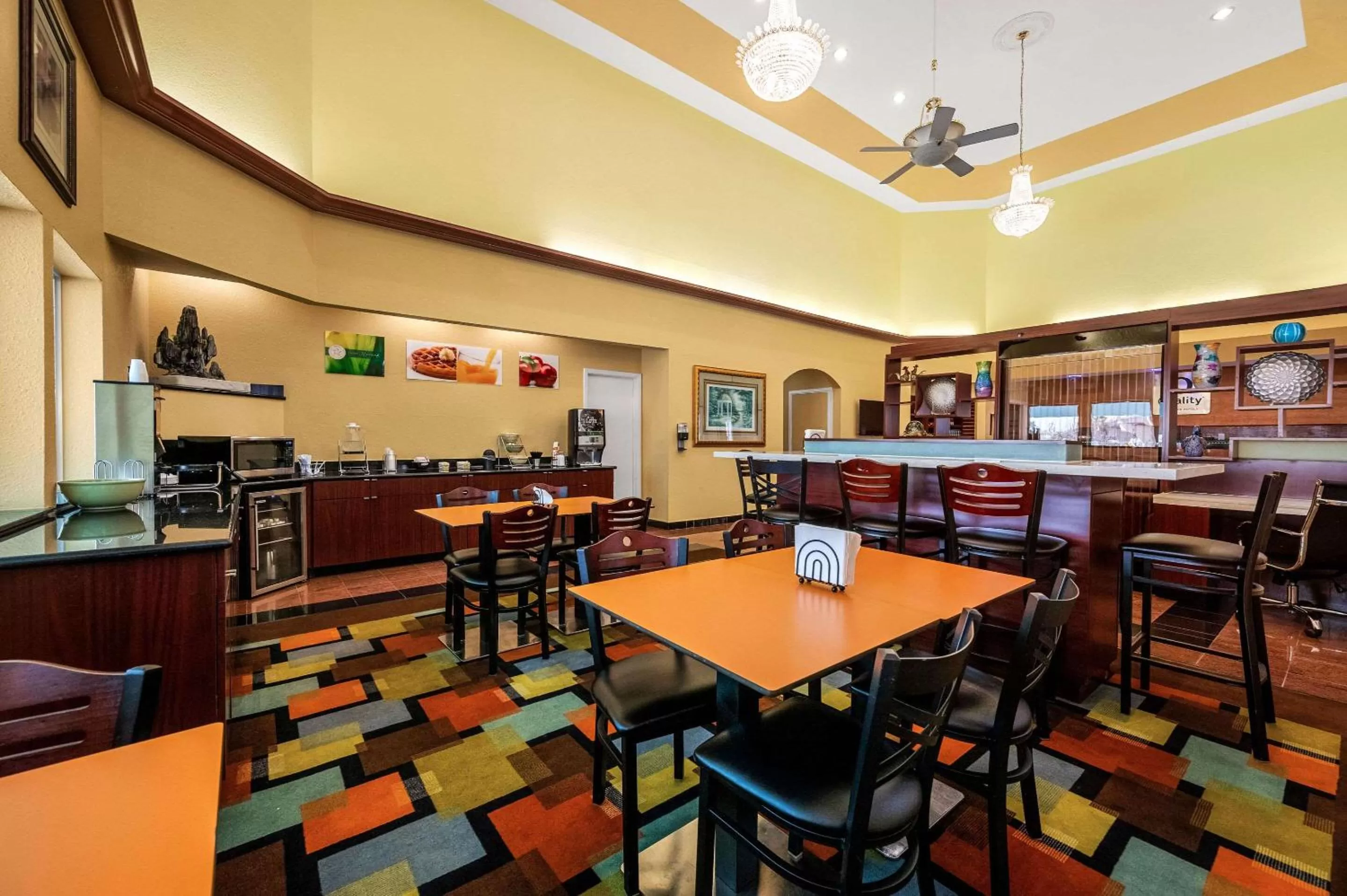 Breakfast in Quality Inn & Suites Houston Northwest - Cypress