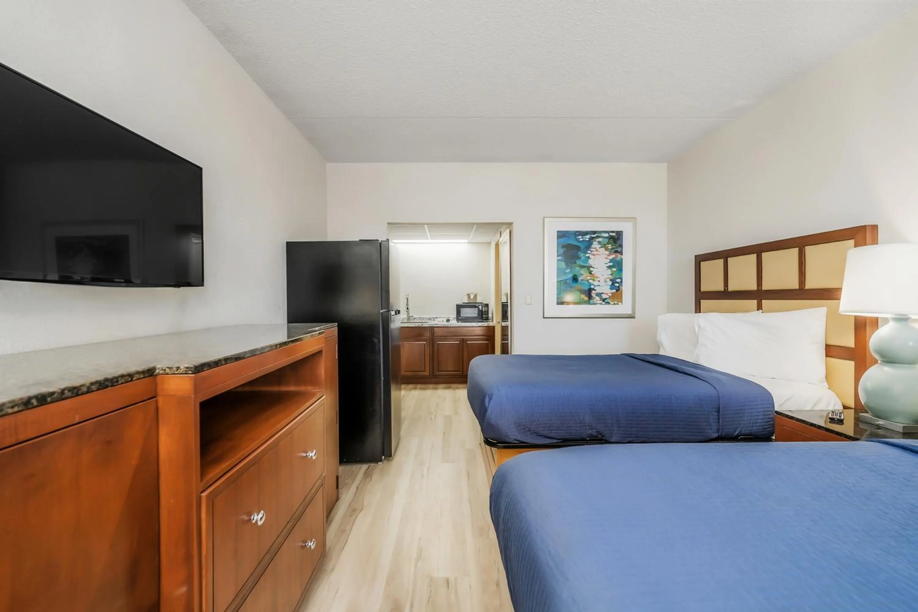 Communal lounge/ TV room, TV/Entertainment Center in Americas Best Value Inn Cookeville