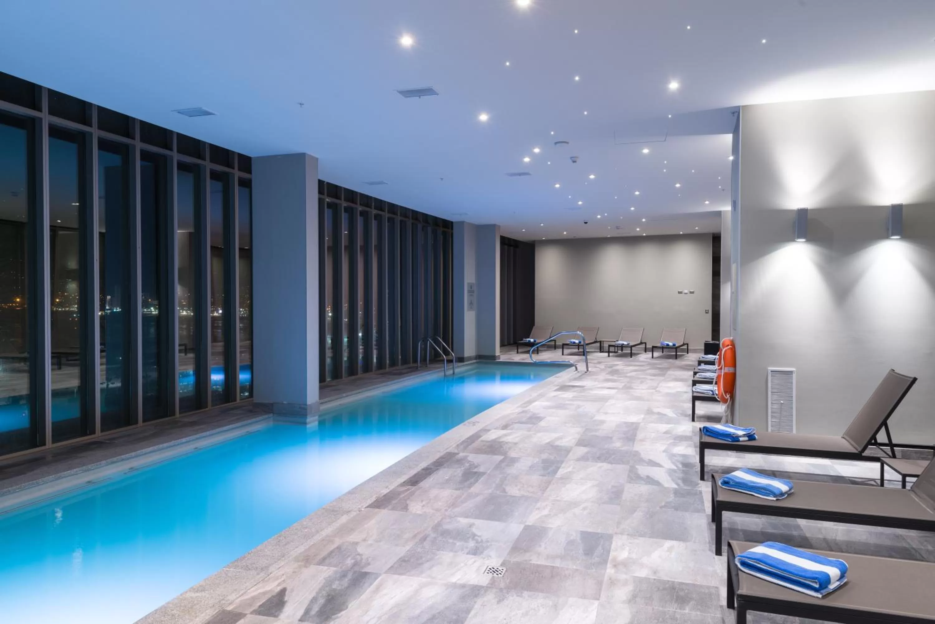 Swimming pool in Hilton Garden Inn Iquique