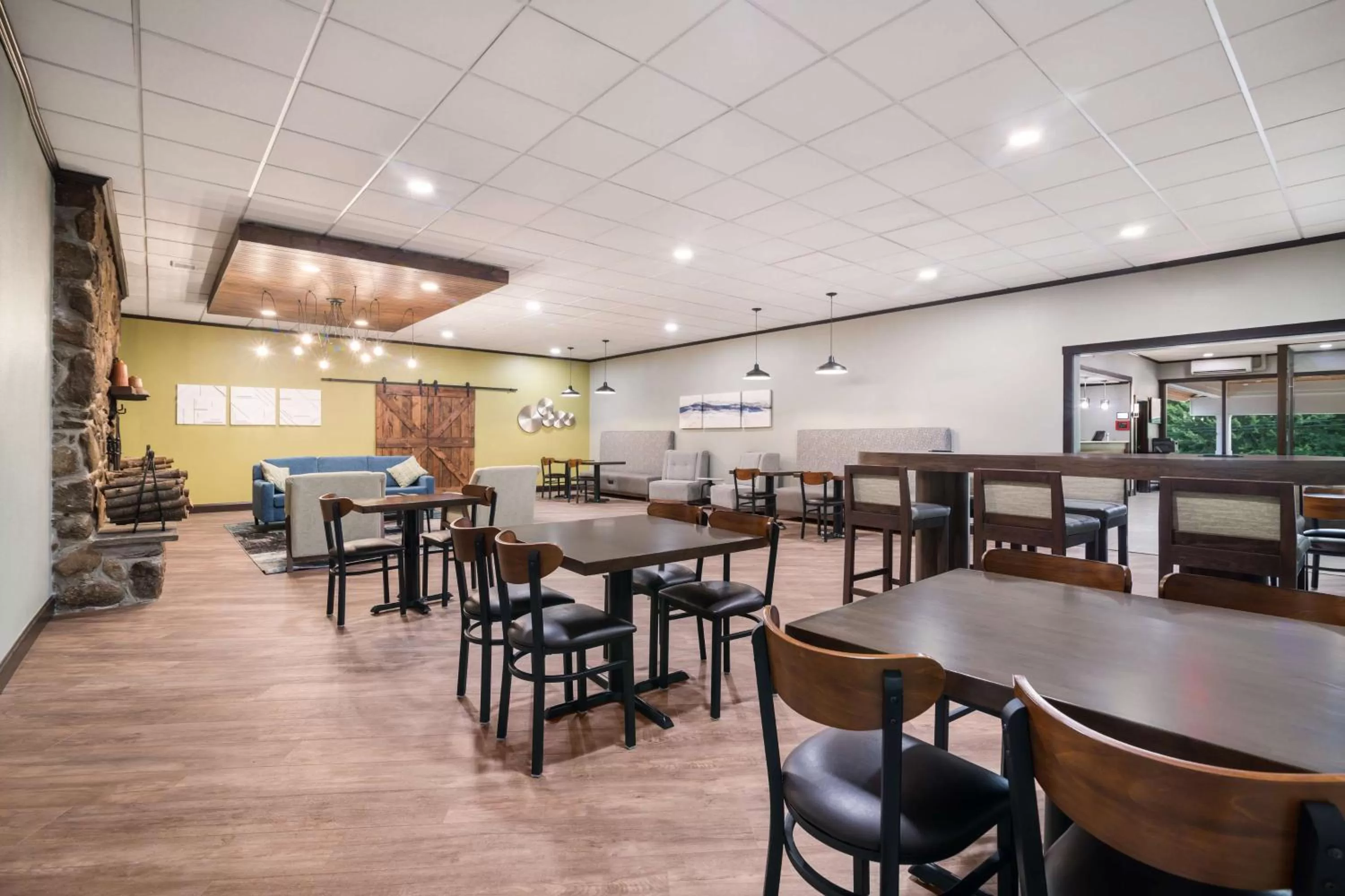 Lounge or bar in Best Western Plymouth Inn-White Mountains