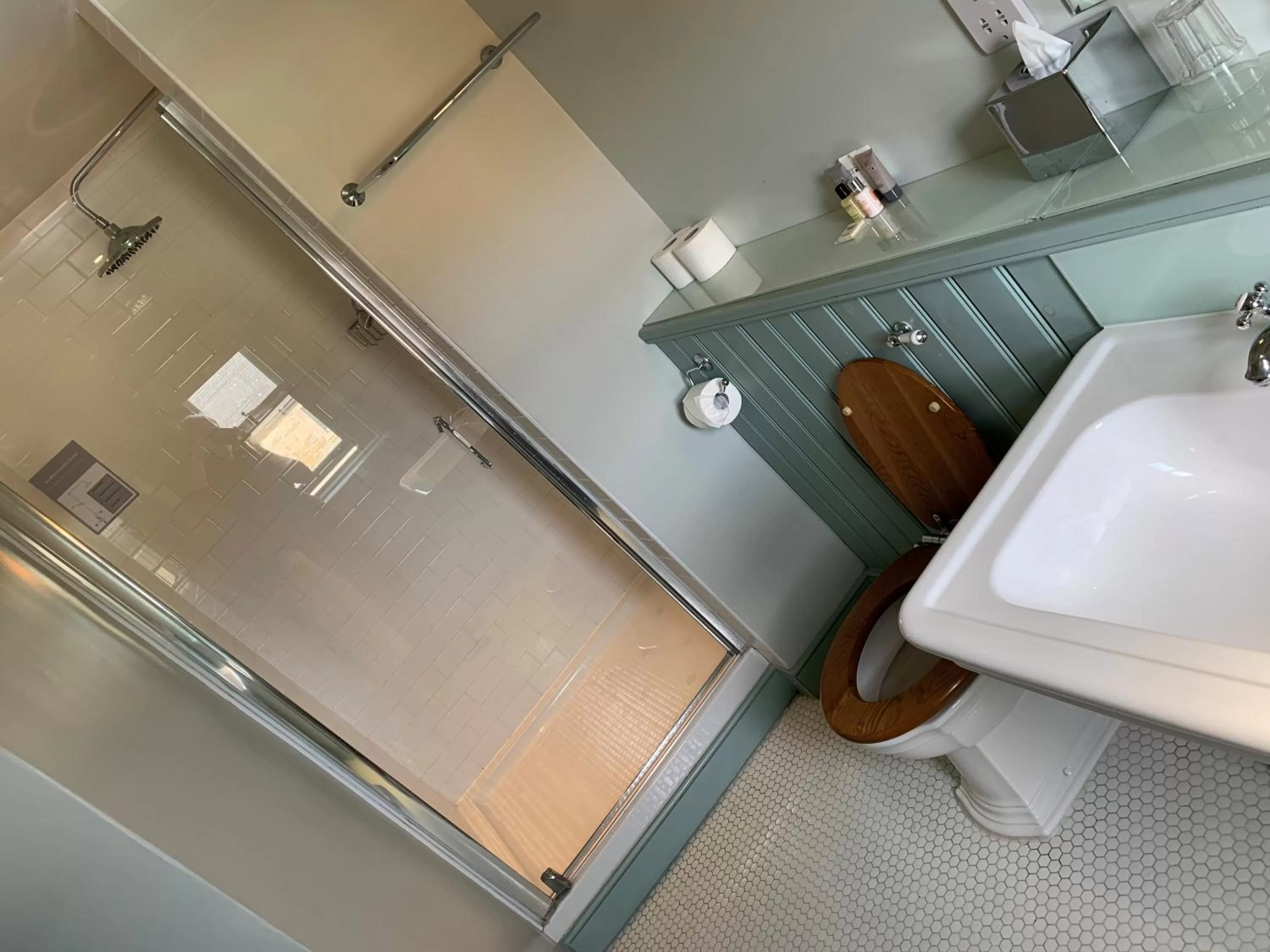 Bathroom in Collingwood Arms Hotel