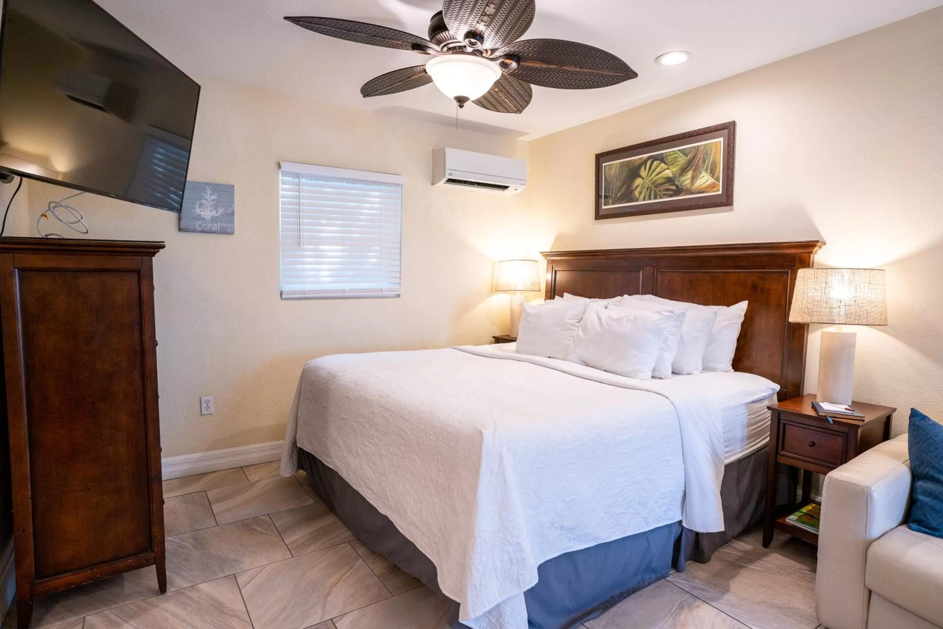 Bed in The Capri at Siesta