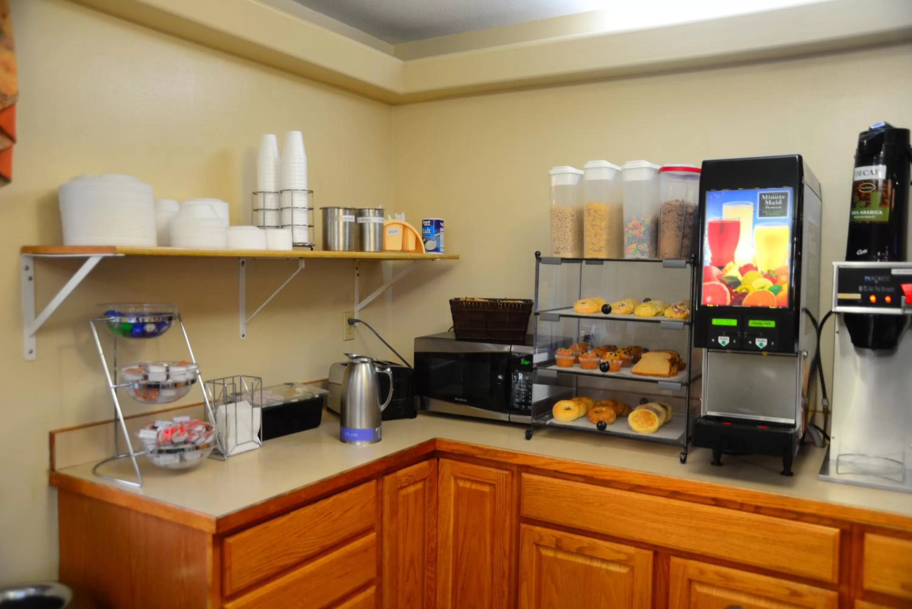 American breakfast in Budget Inn Express