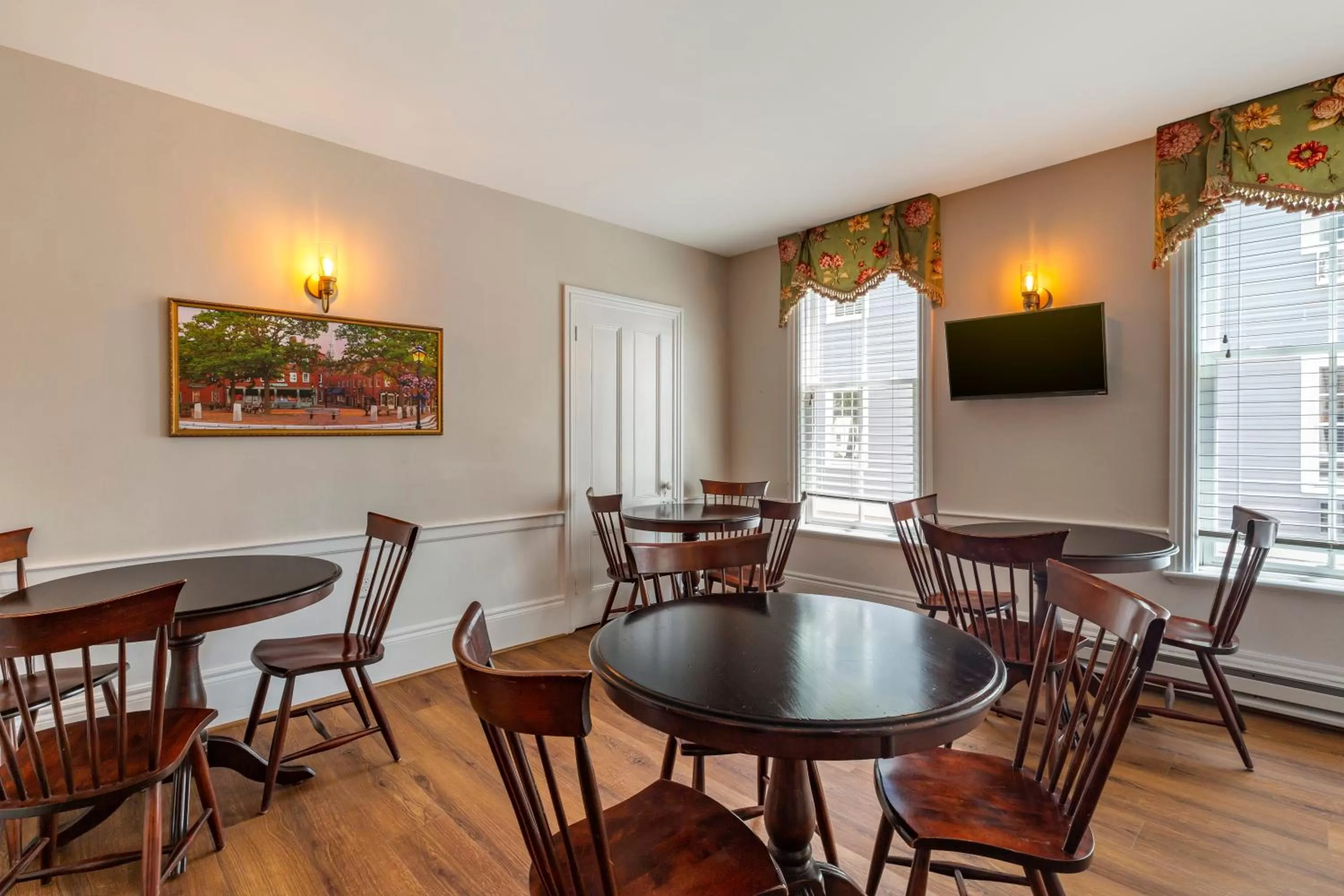 Breakfast in Essex Street Inn & Suites, an Ascend Collection Hotel