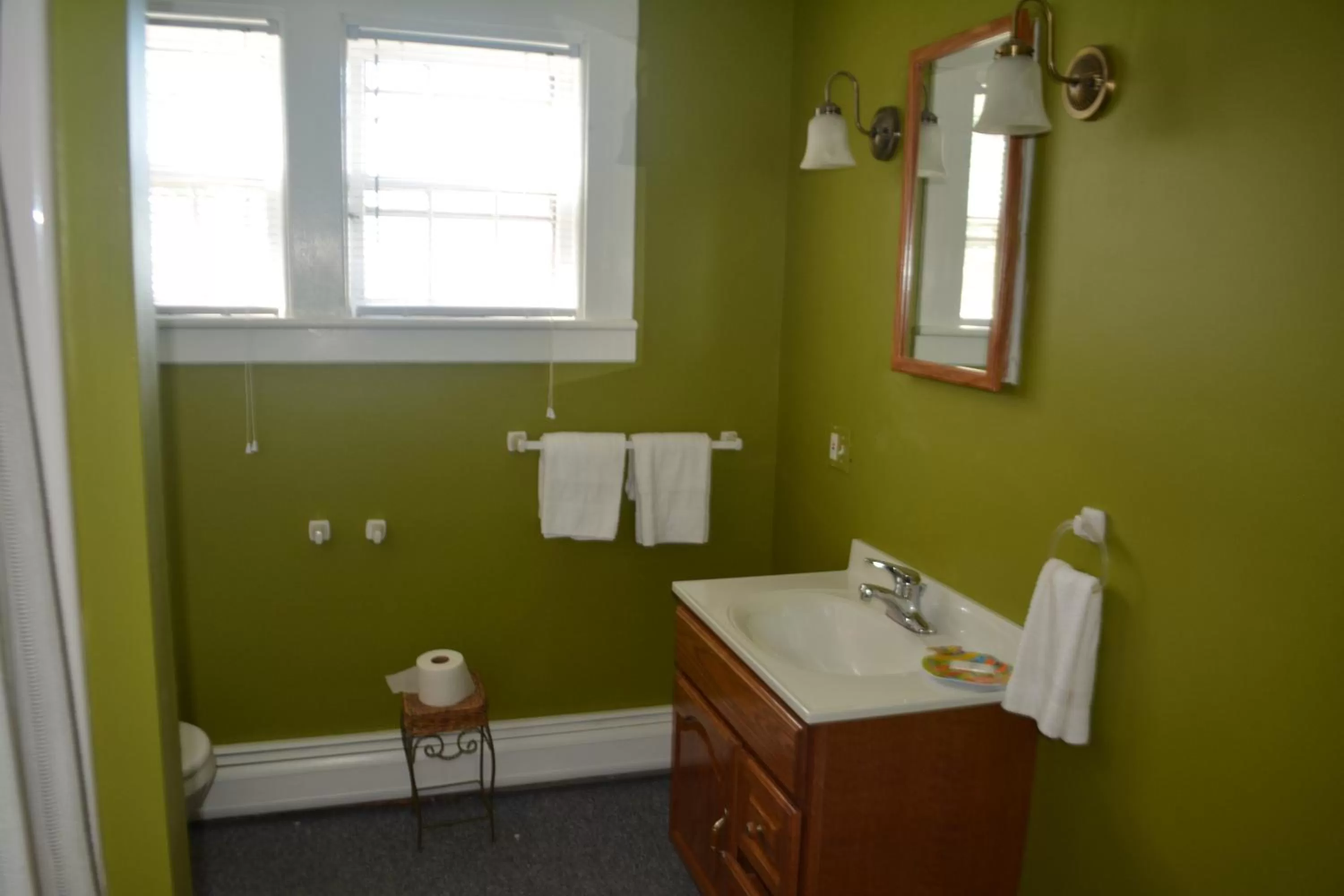 Bathroom in Chateau Country Inn and Captain's Cottage