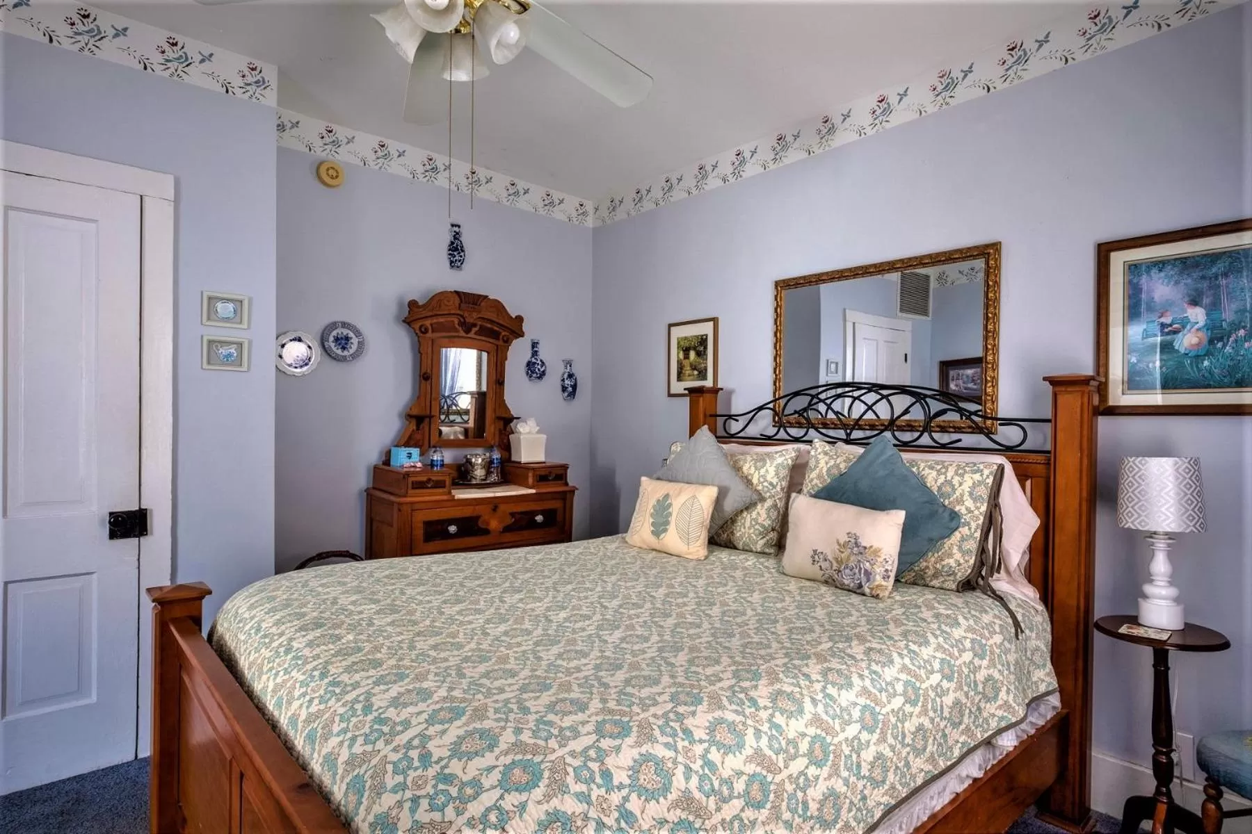 Superior King Room - Victorian House in Casa De Solana & Victorian House Bed and Breakfast