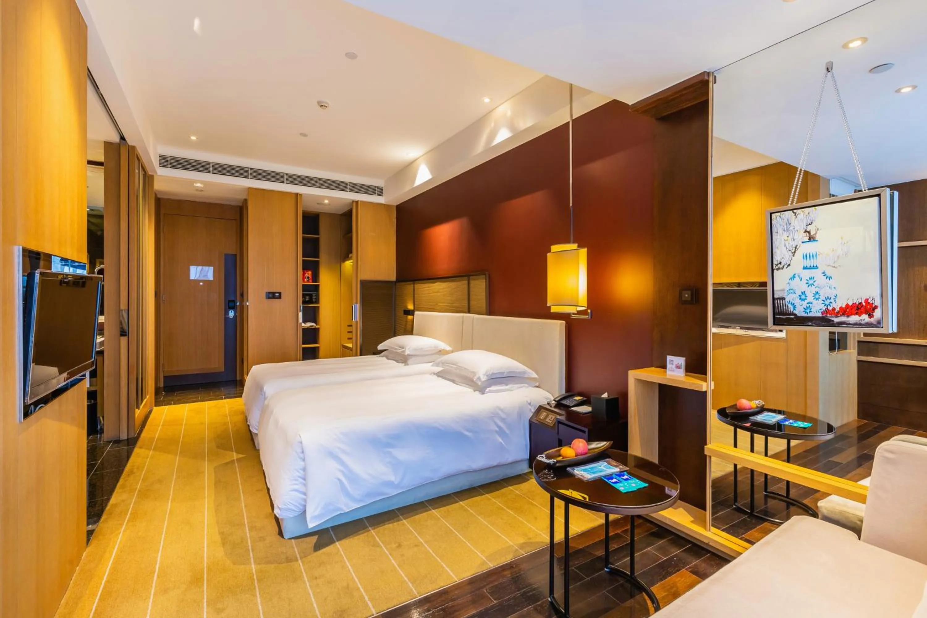 Photo of the whole room, Bed in Hotel Kapok Shenzhen Bay