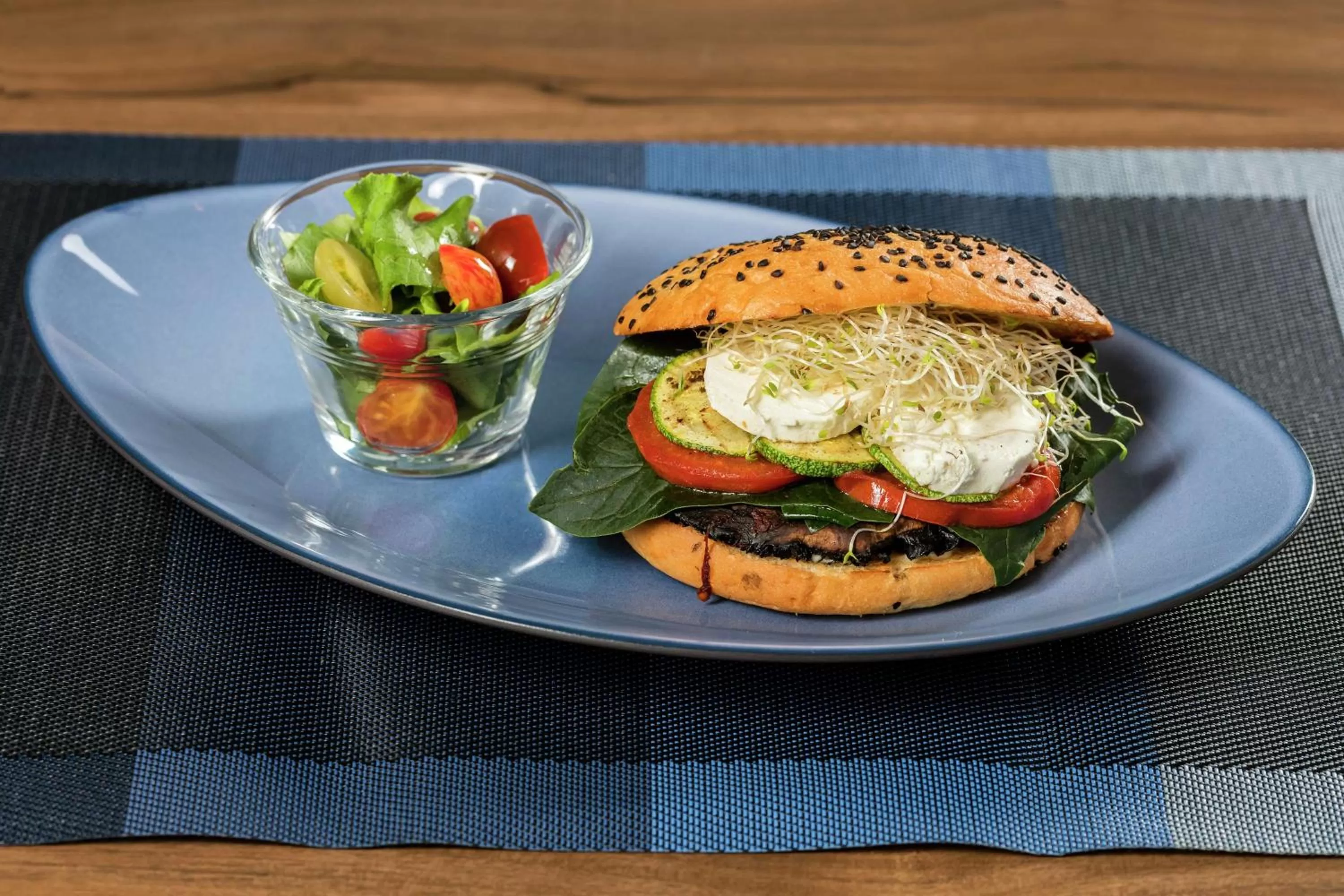 Restaurant/places to eat in Hilton Mexico City Airport