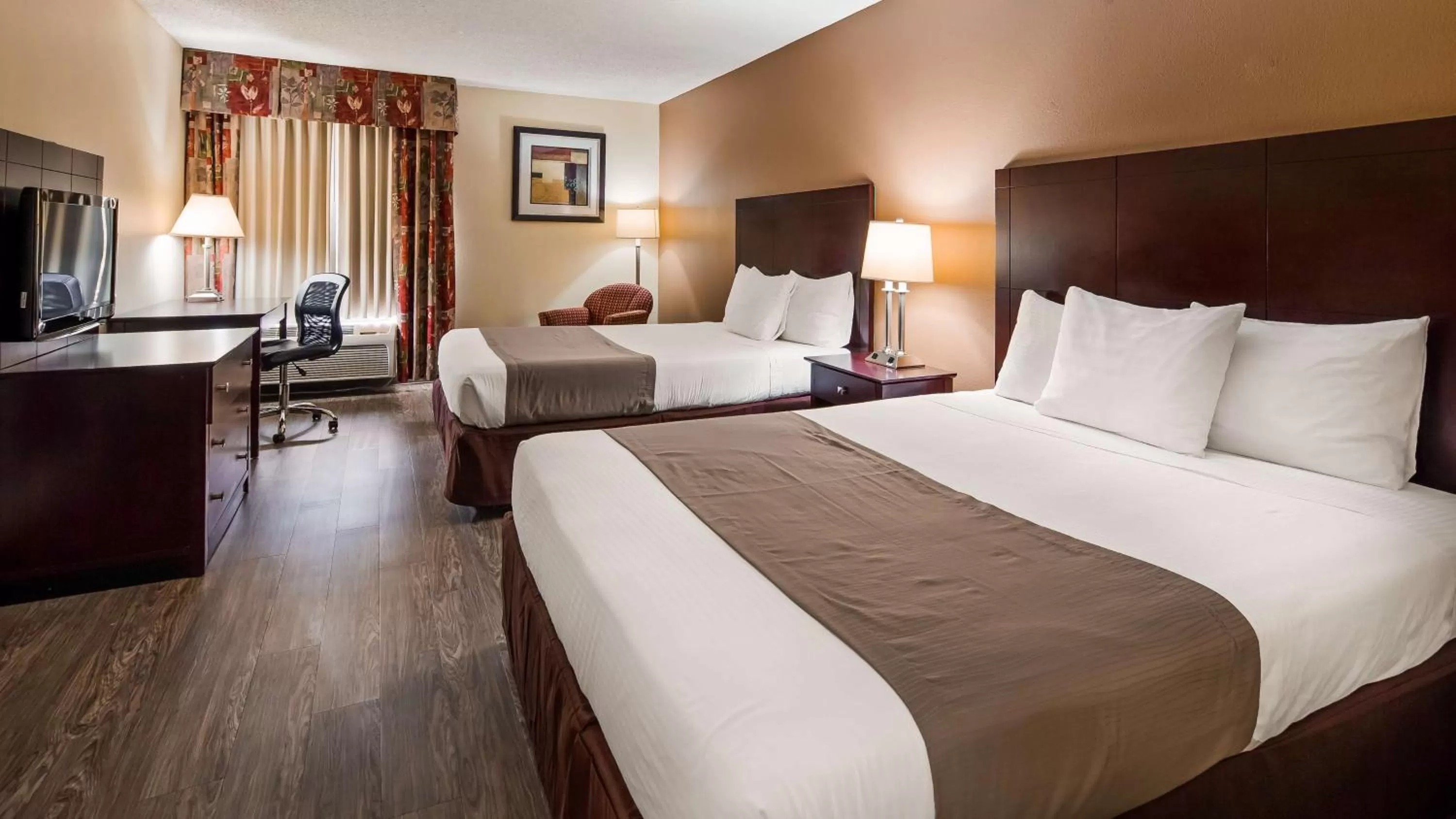 Photo of the whole room, Bed in Best Western Butner Creedmoor Inn