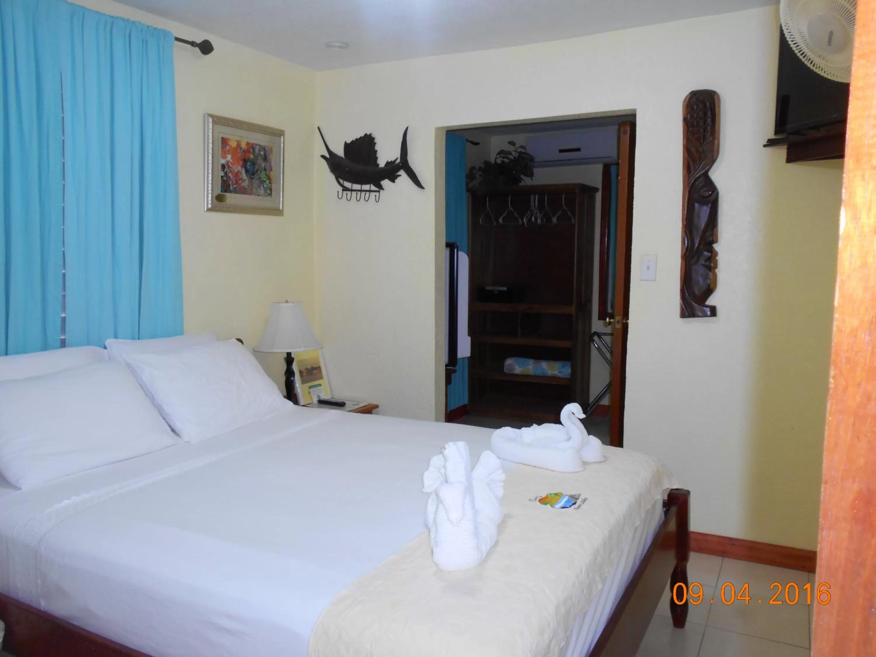 Bed in Alan's Paradise Hotel