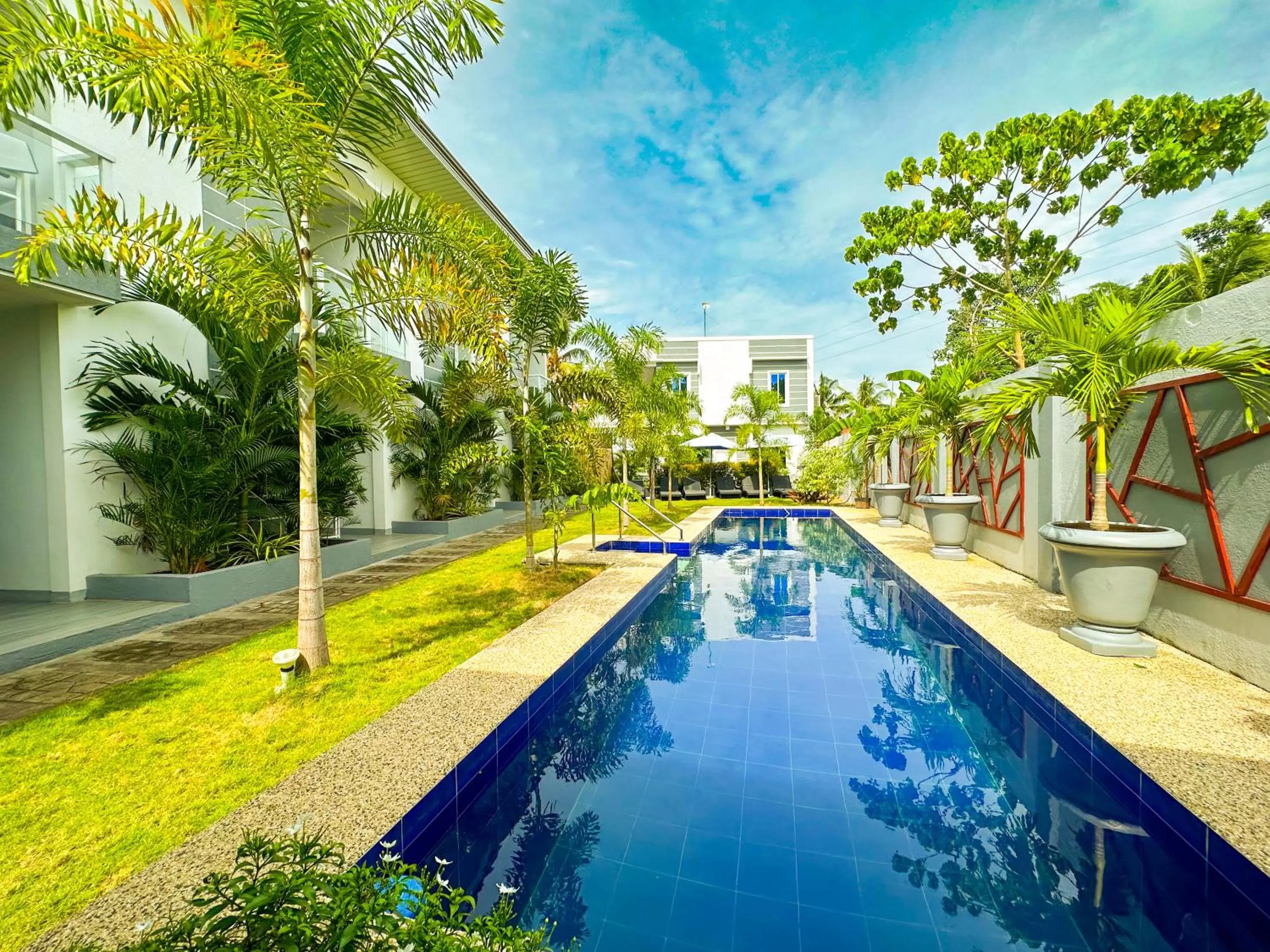 Swimming pool in Sapphire Boutique Resort