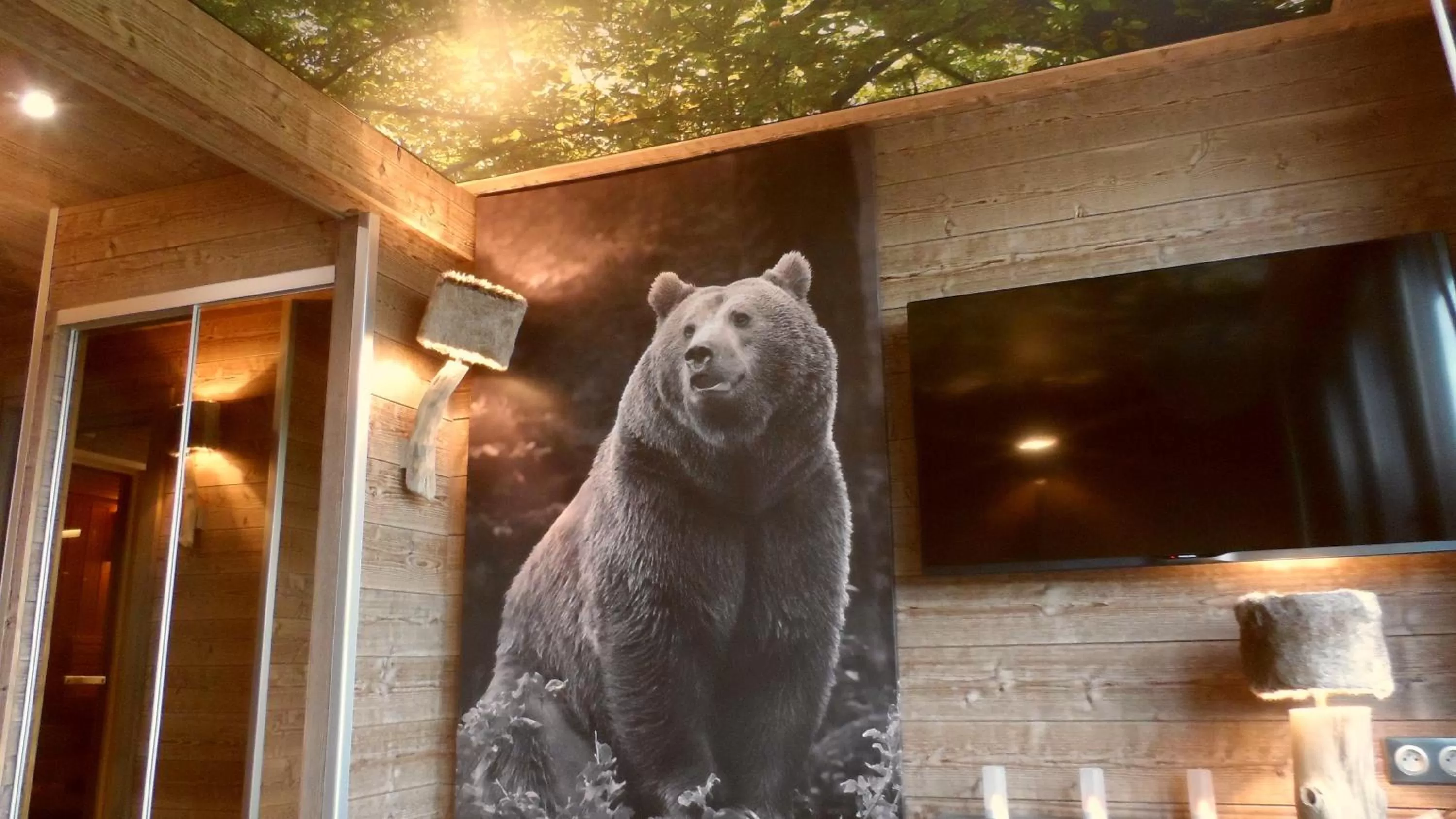 Decorative detail in Les Loges Du Parc