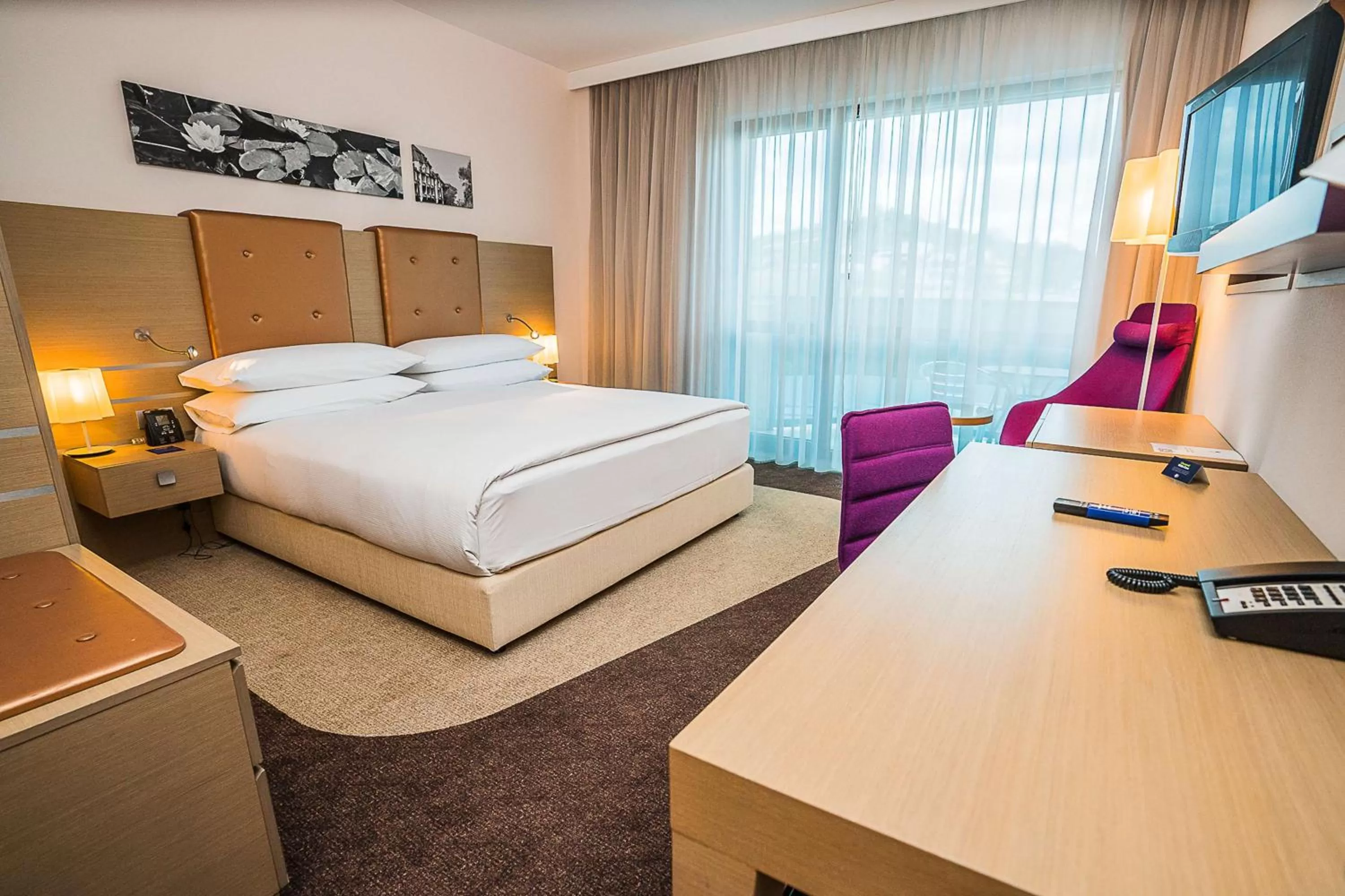 Deluxe Family Room with Balcony in DoubleTree by Hilton Oradea