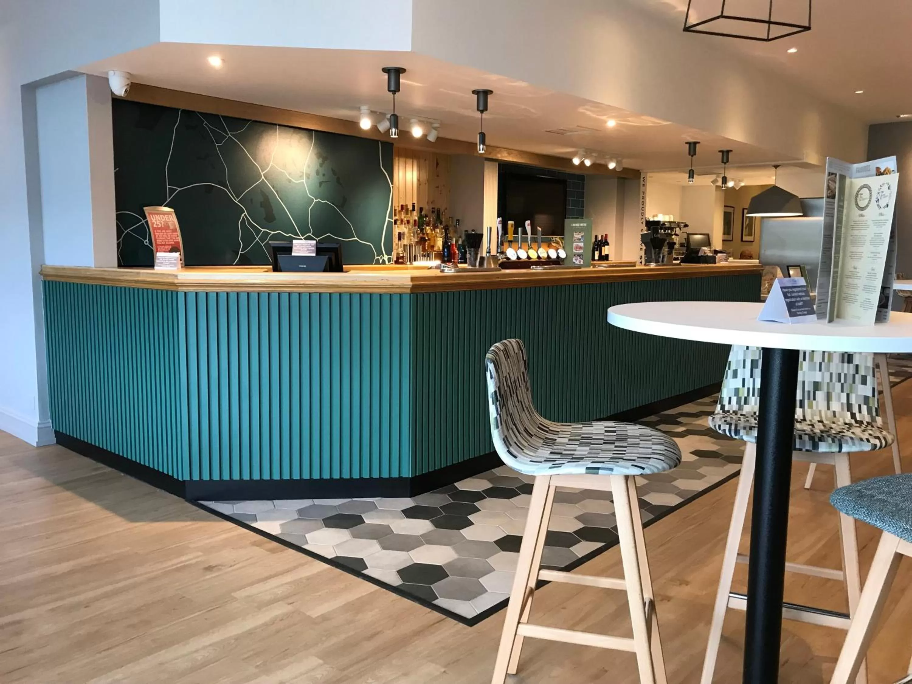 Lounge or bar in Holiday Inn Rugby-Northampton M1 Jct18 by IHG