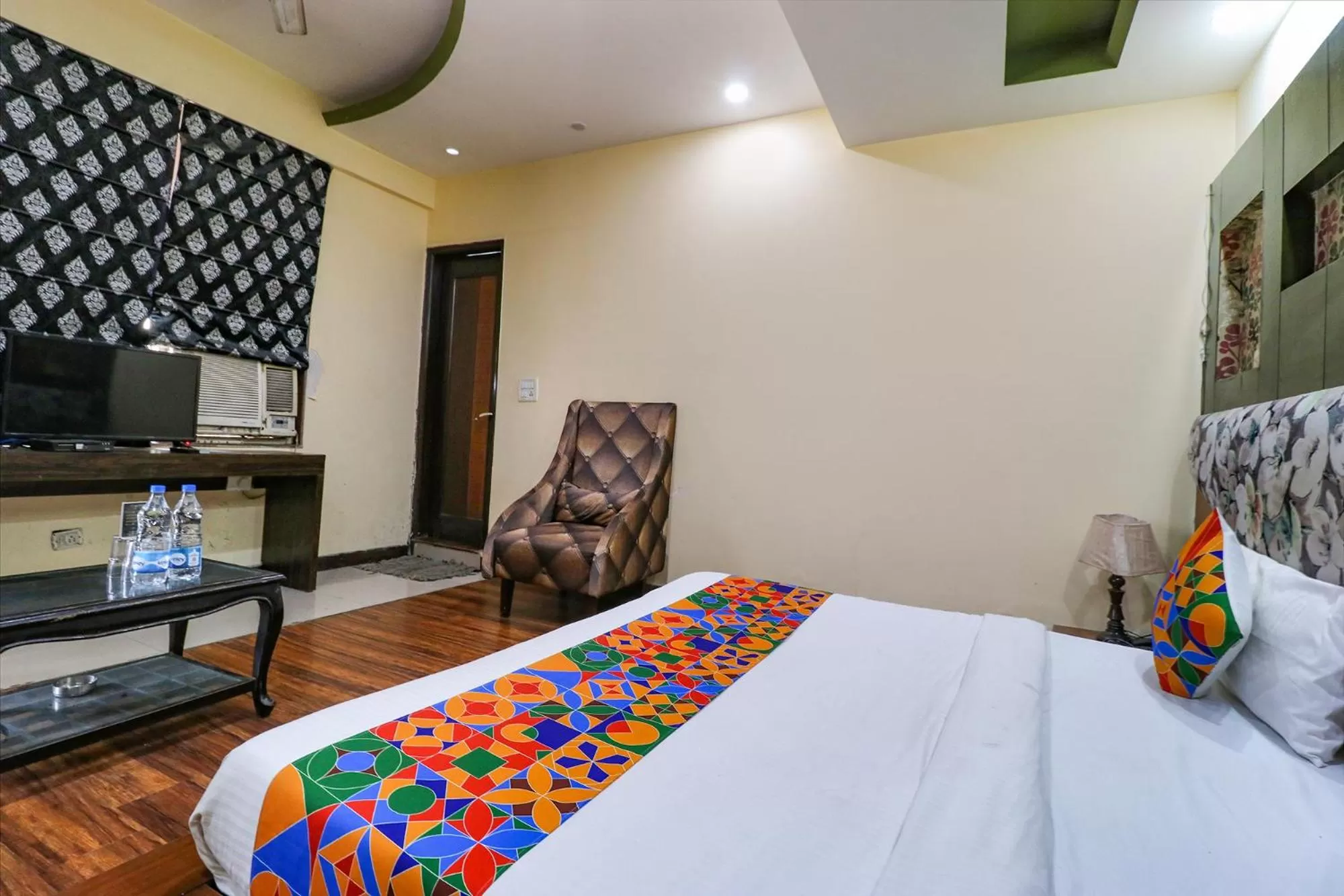 Photo of the whole room, TV/Entertainment Center in Staybook - Hotel City Stories - By Aira Xing, Paharganj, New Delhi