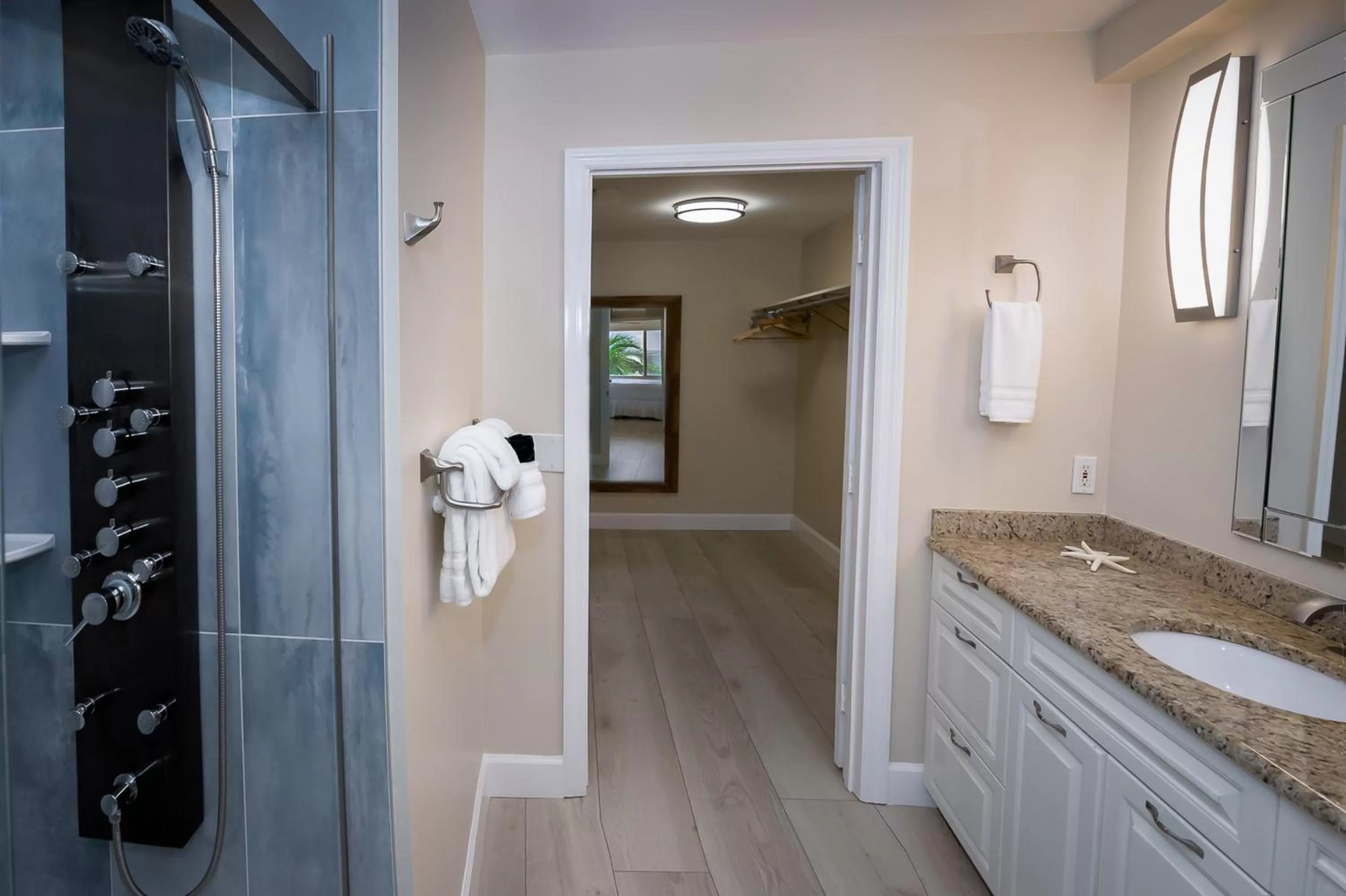 Bathroom in Cedar Cove Resort & Cottages