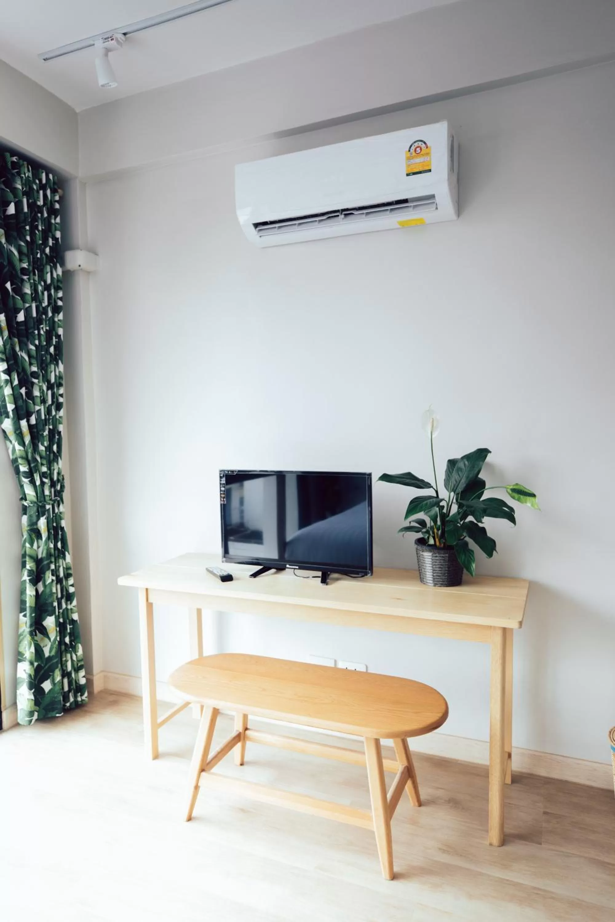 TV and multimedia, TV/Entertainment Center in J's Cafe and Poshtel