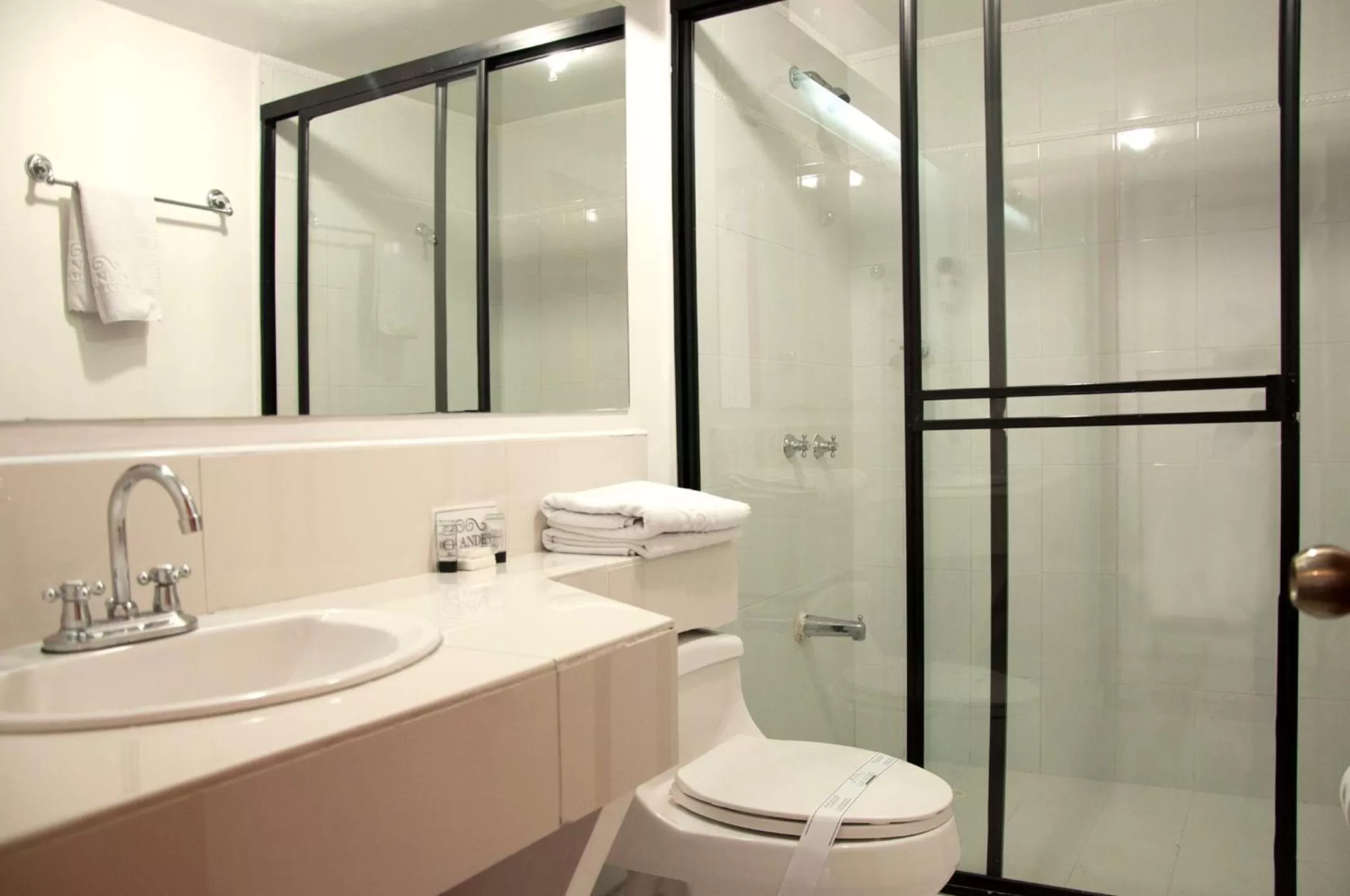 Bathroom in Apartaestudios Los Andes