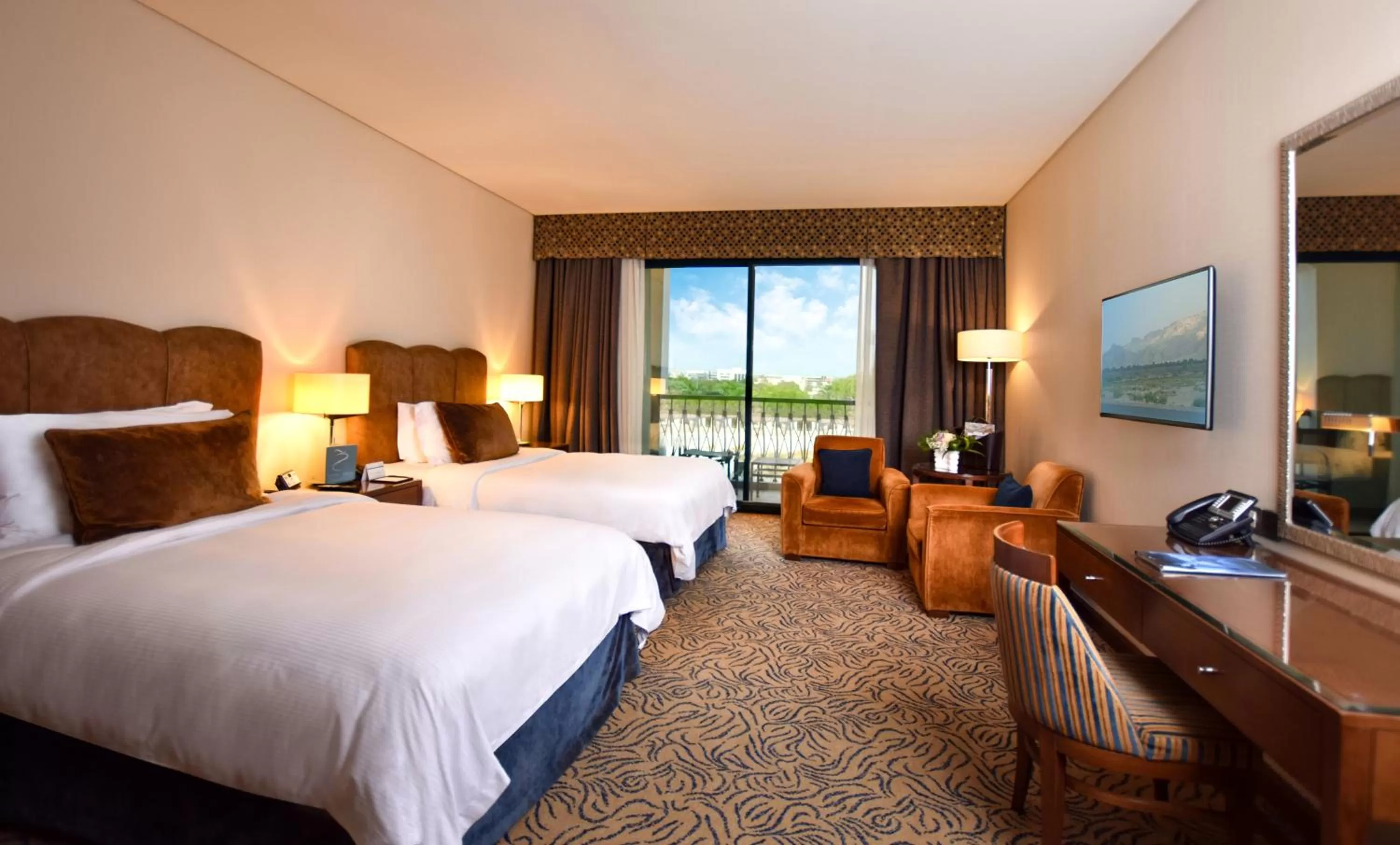 Bedroom, Bed in Al Ain Rotana