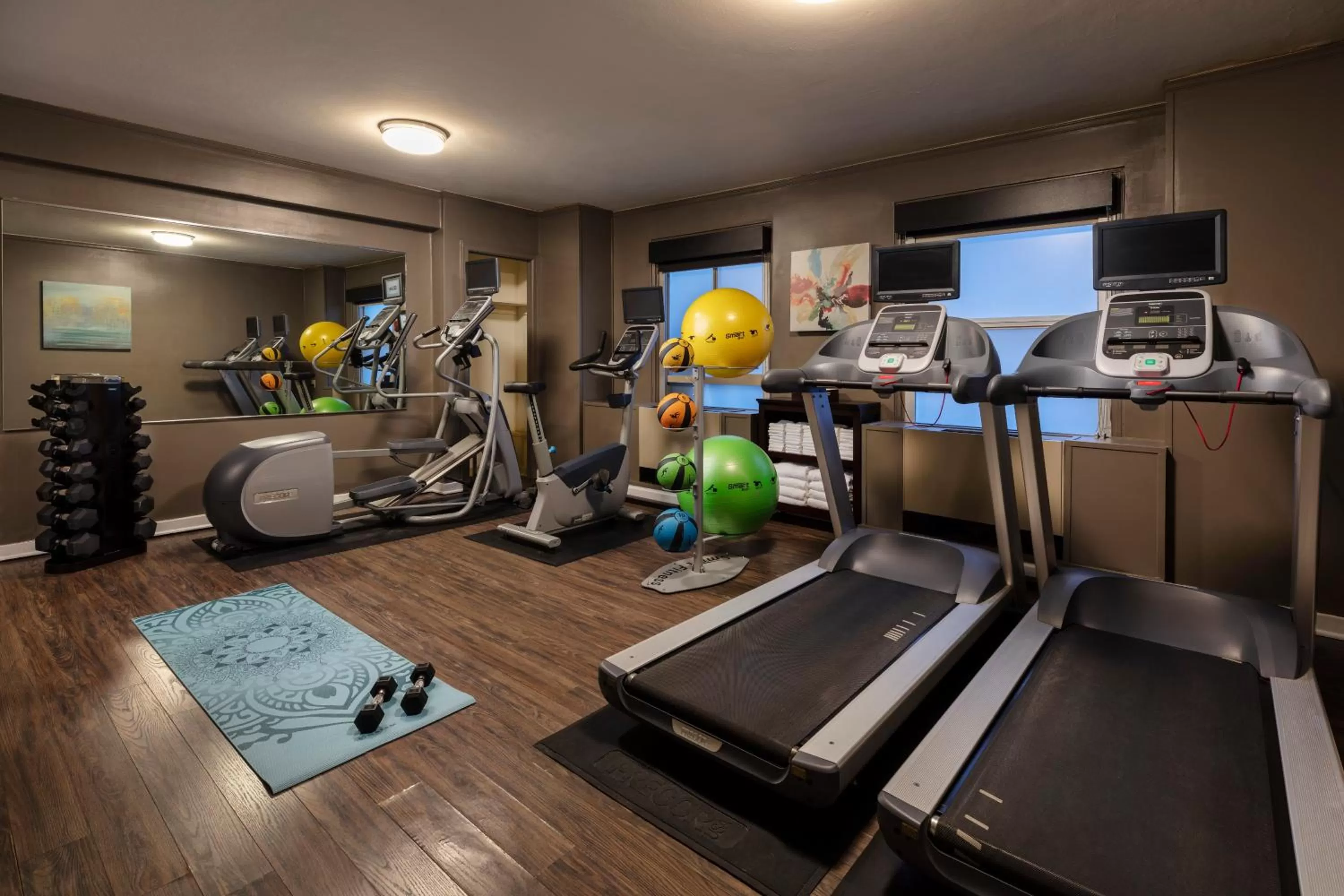 Fitness centre/facilities in Executive Hotel Pacific