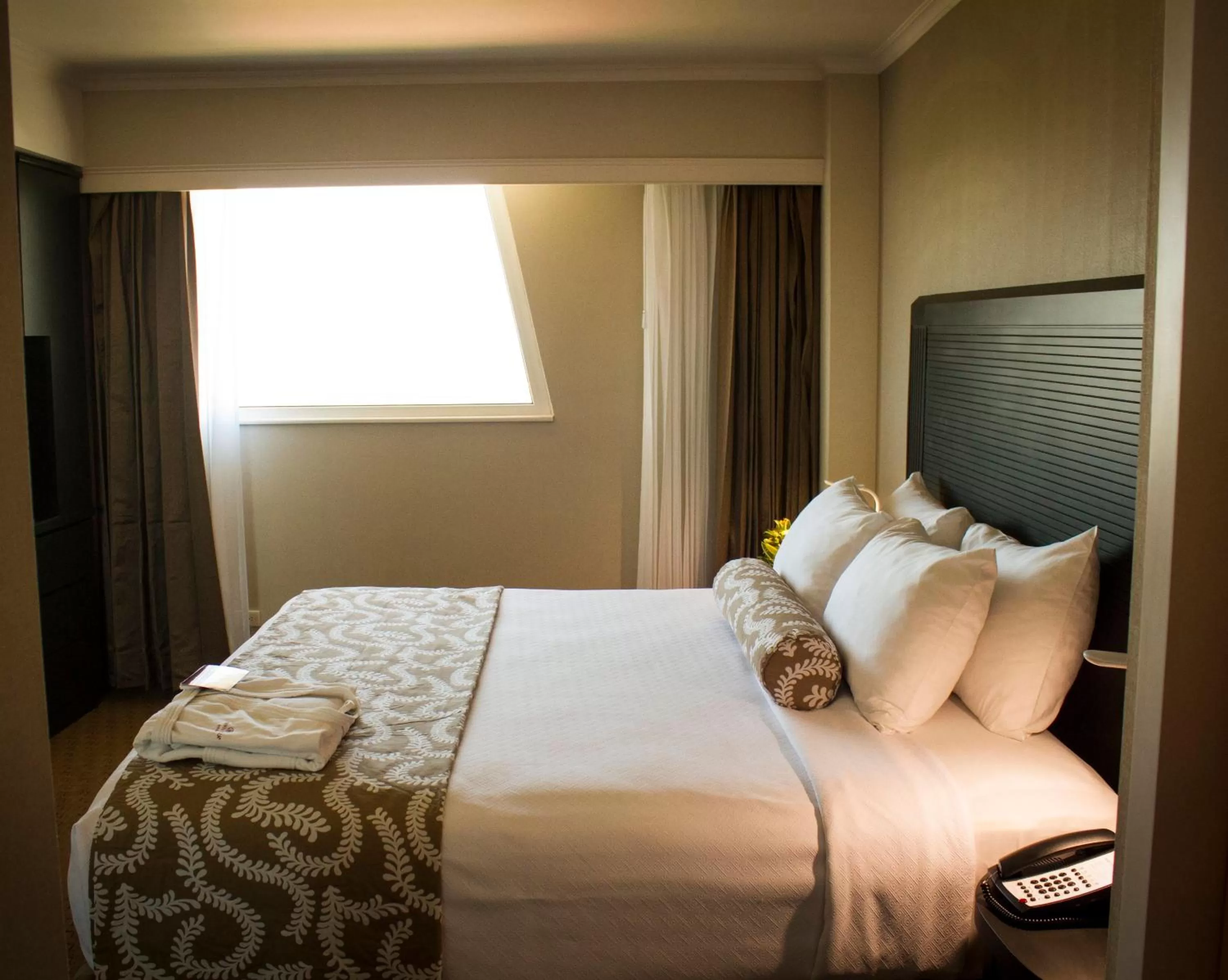 Bedroom, Bed in Crowne Plaza Managua by IHG