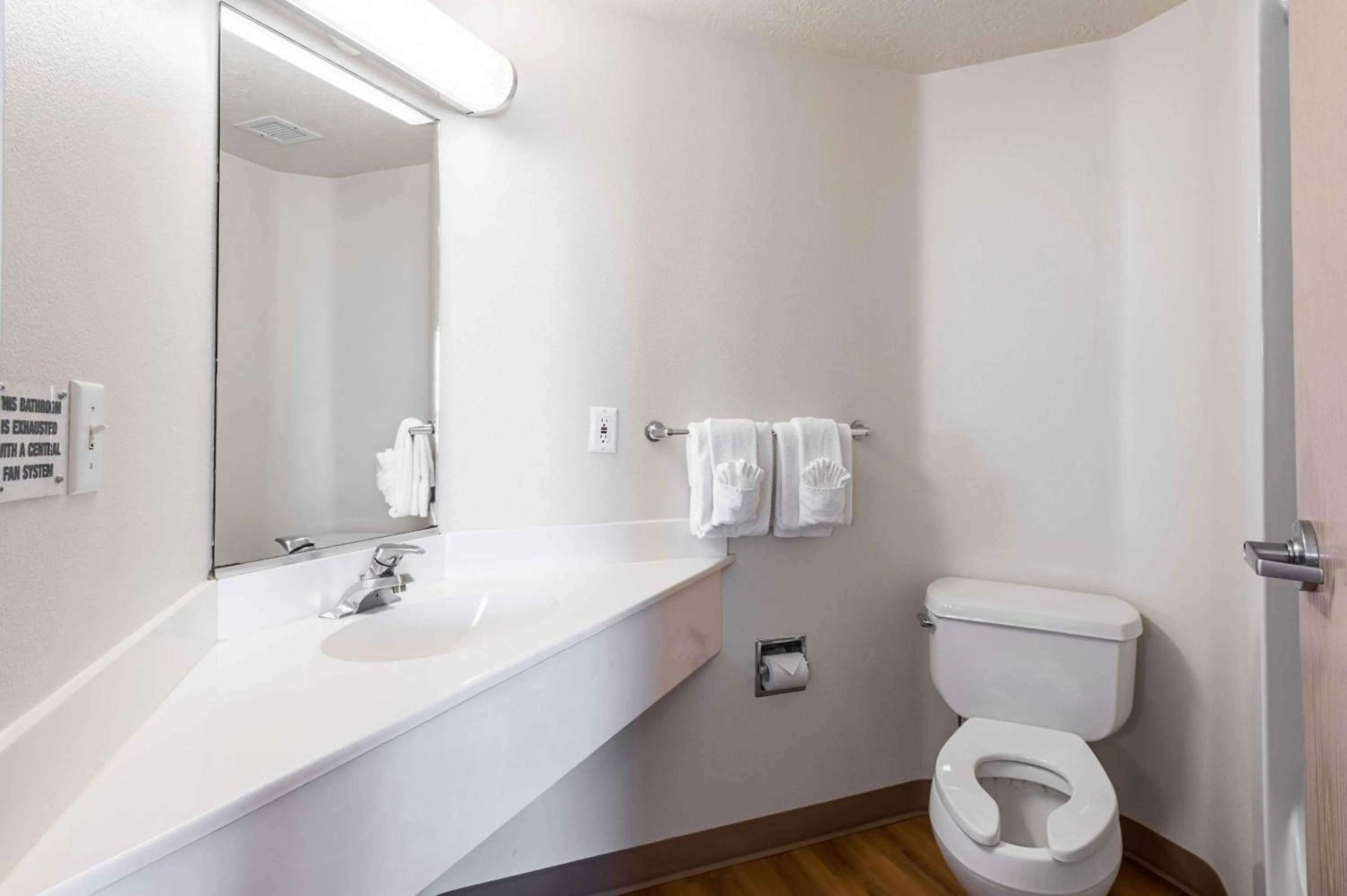 Photo of the whole room in Motel 6-Cedar City, UT