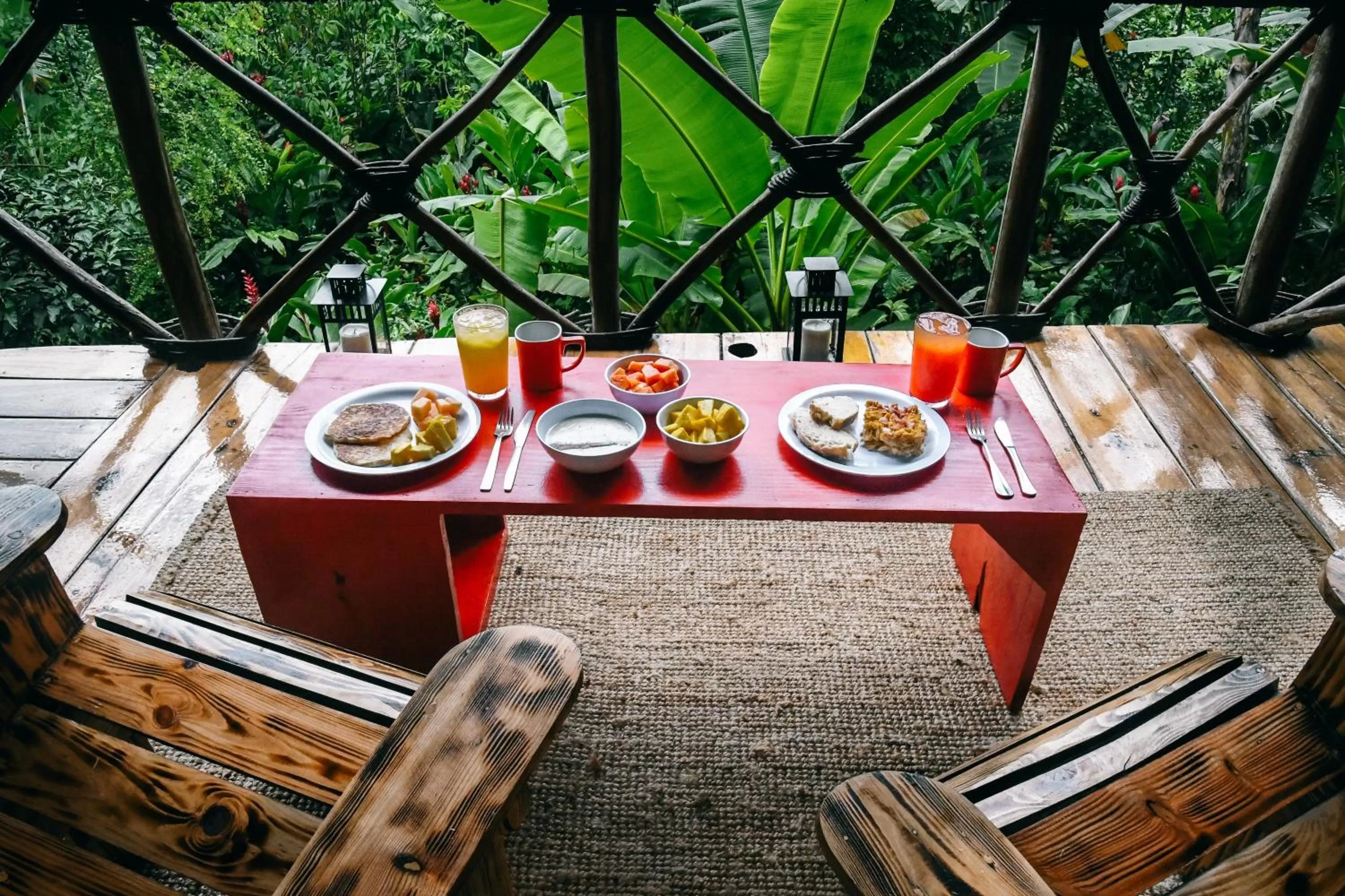 Food and drinks in Dominican Tree House Village