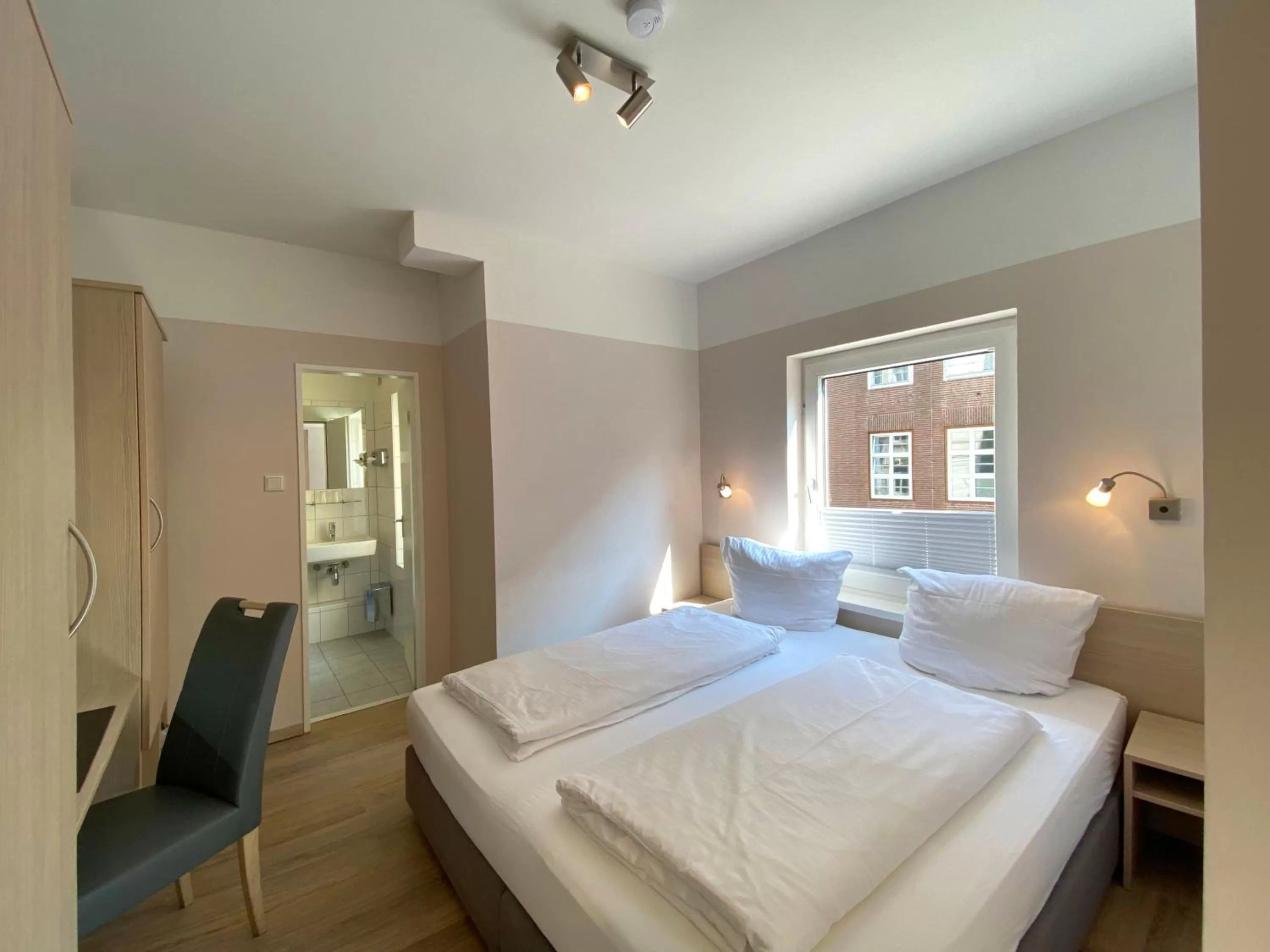 Bedroom, Bed in also-Hotel an der Hardt