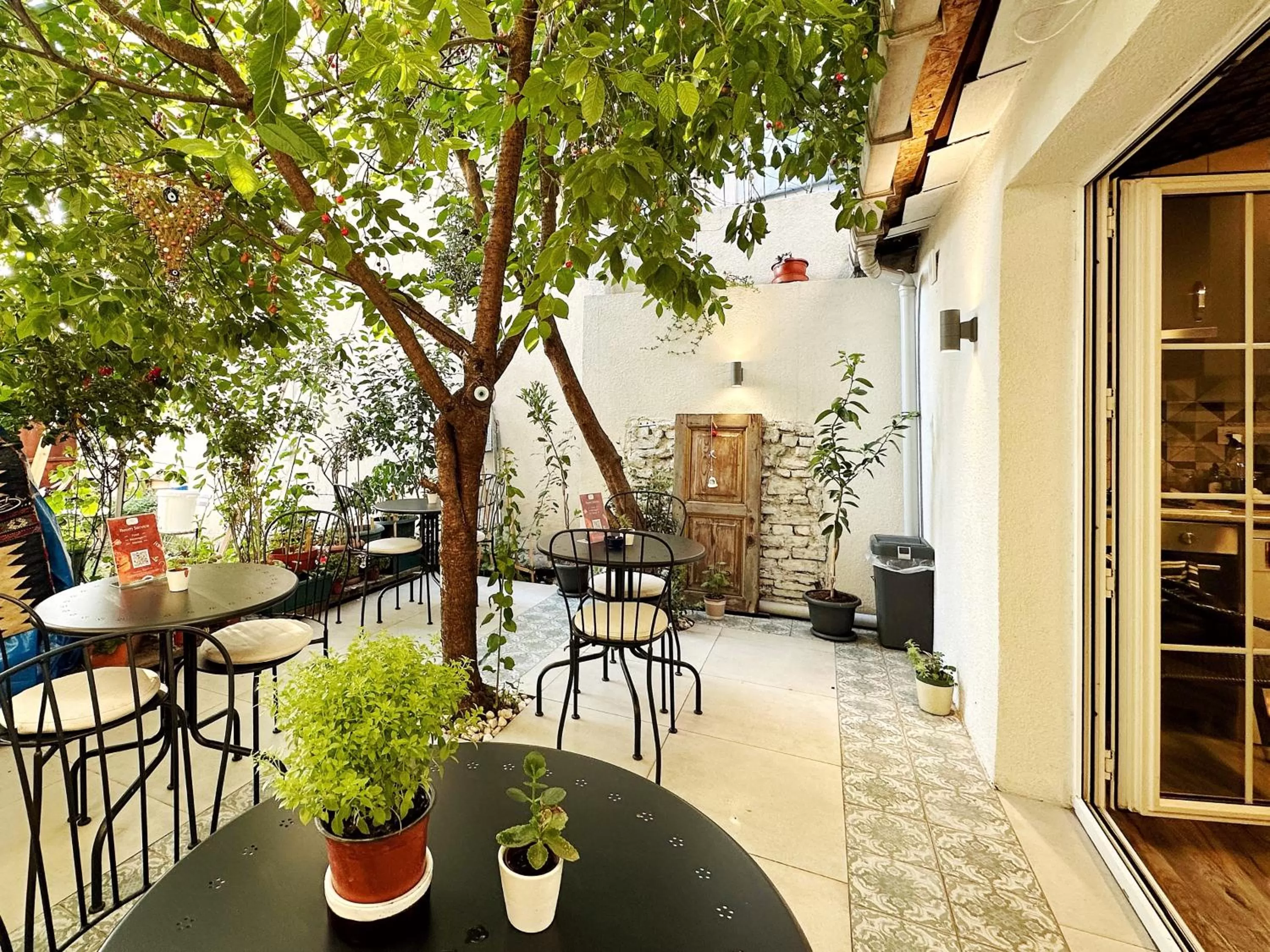 Garden in Sultan Pier Hotel