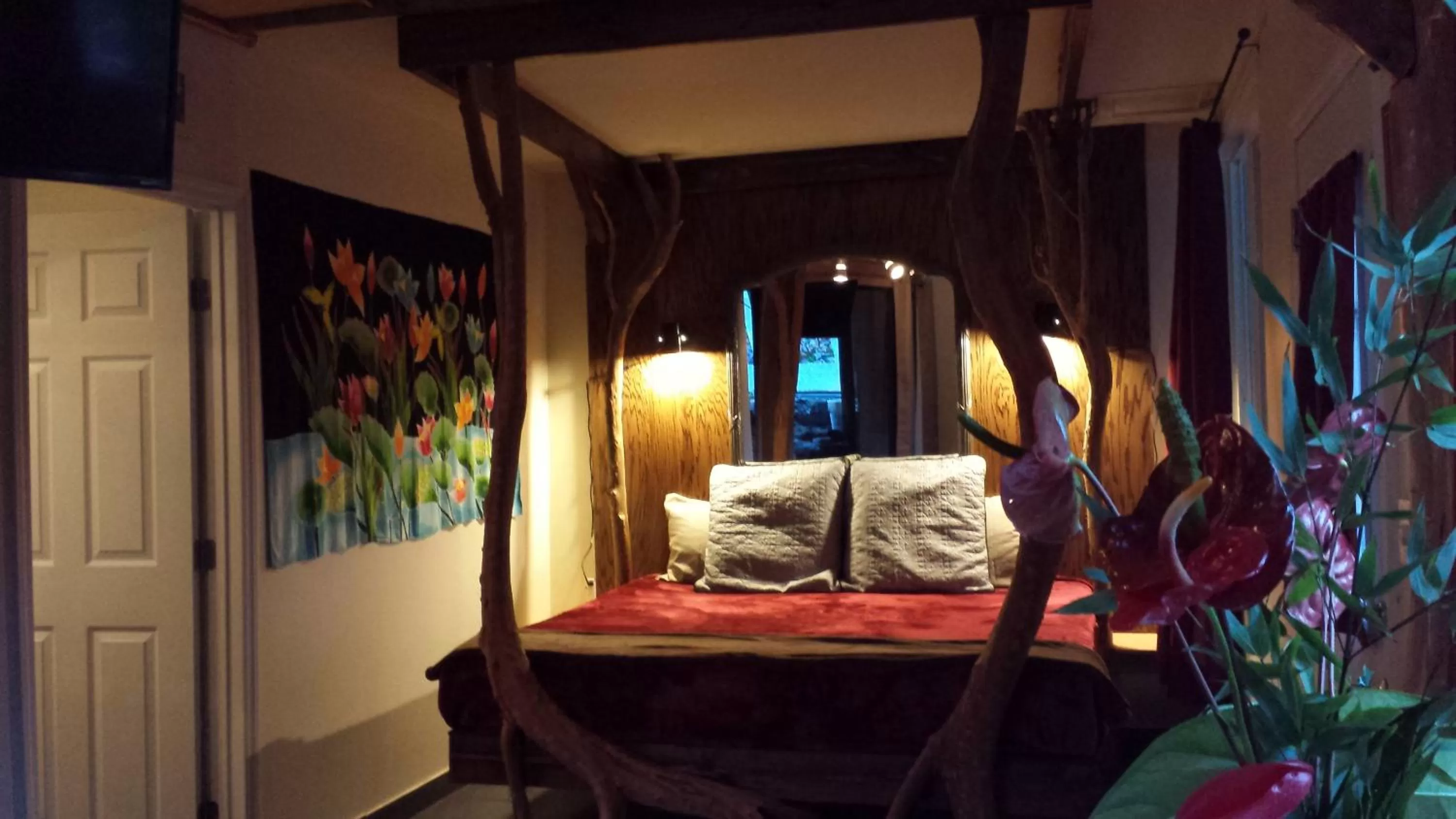 King Suite in Aloha Crater Lodge