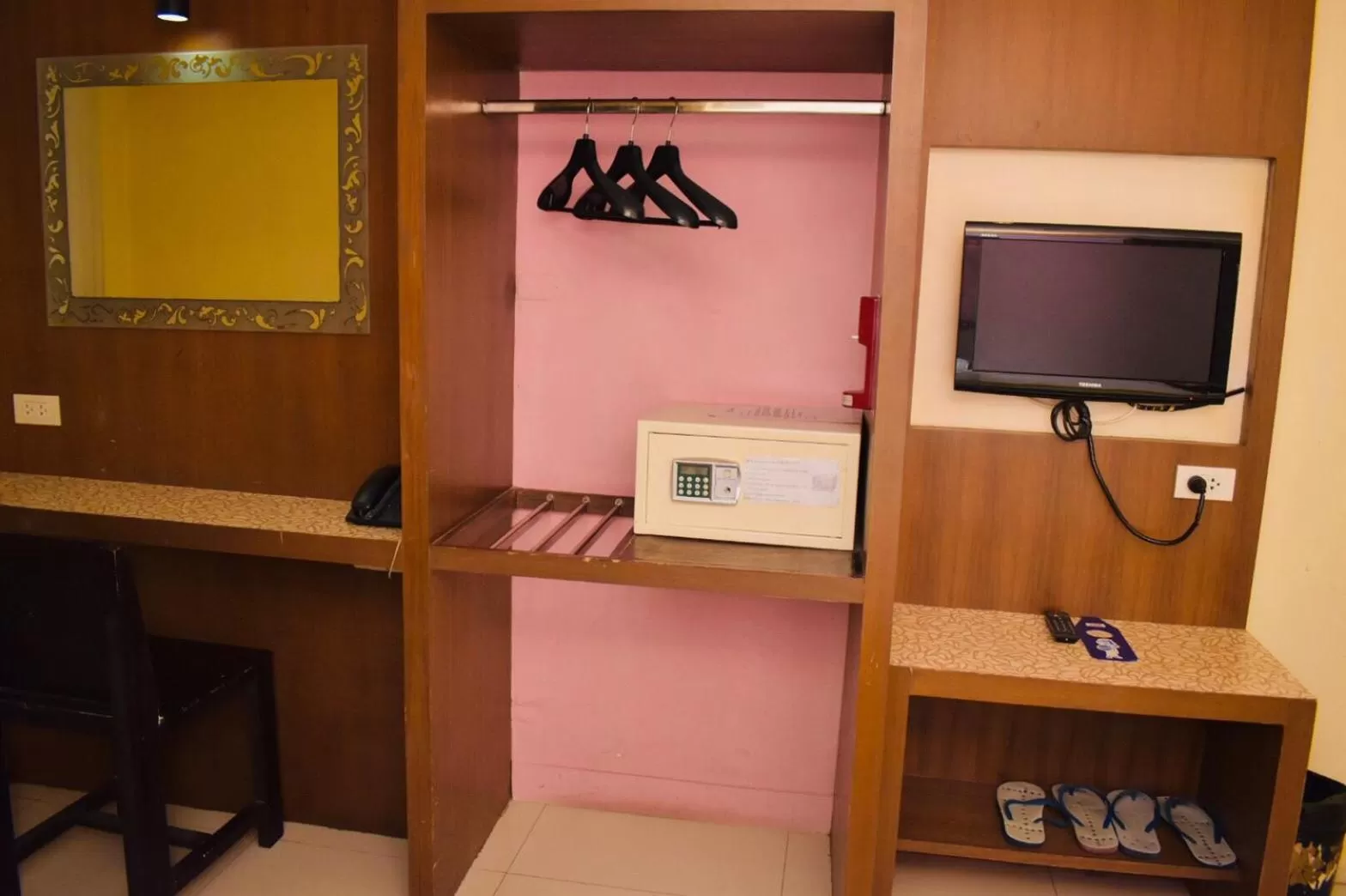 room service in Royal Express Inn