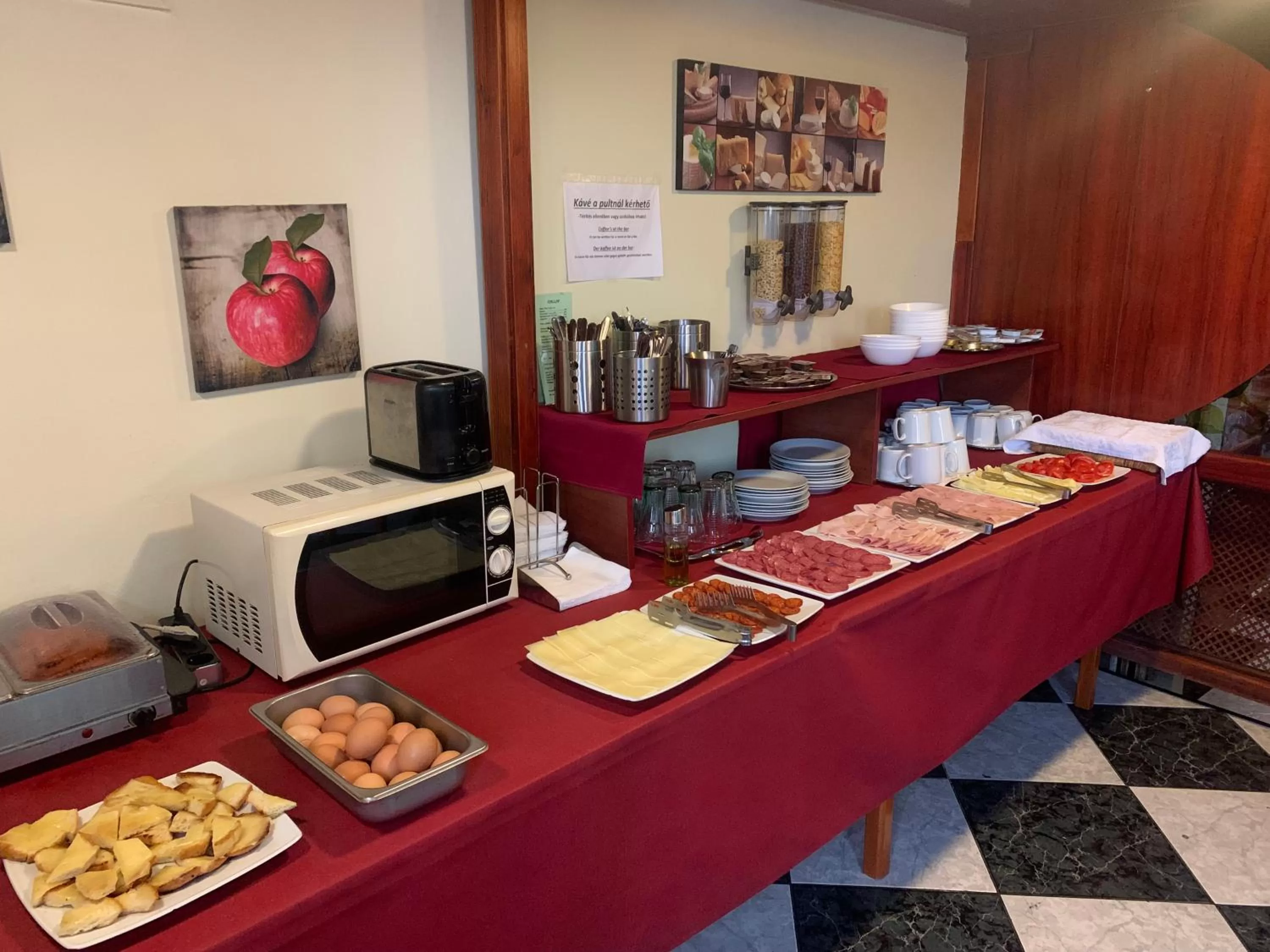 Restaurant/places to eat in Várfal Wellness Panzió