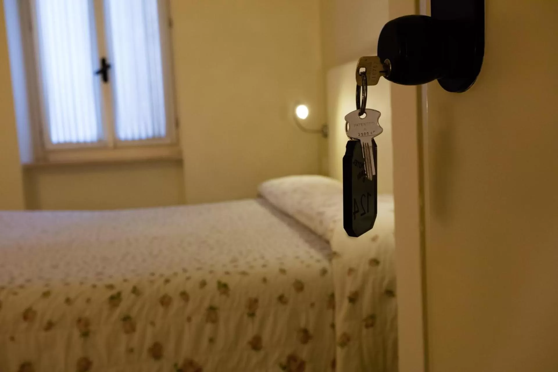 Photo of the whole room, Bed in Alessi Hotel Trattoria