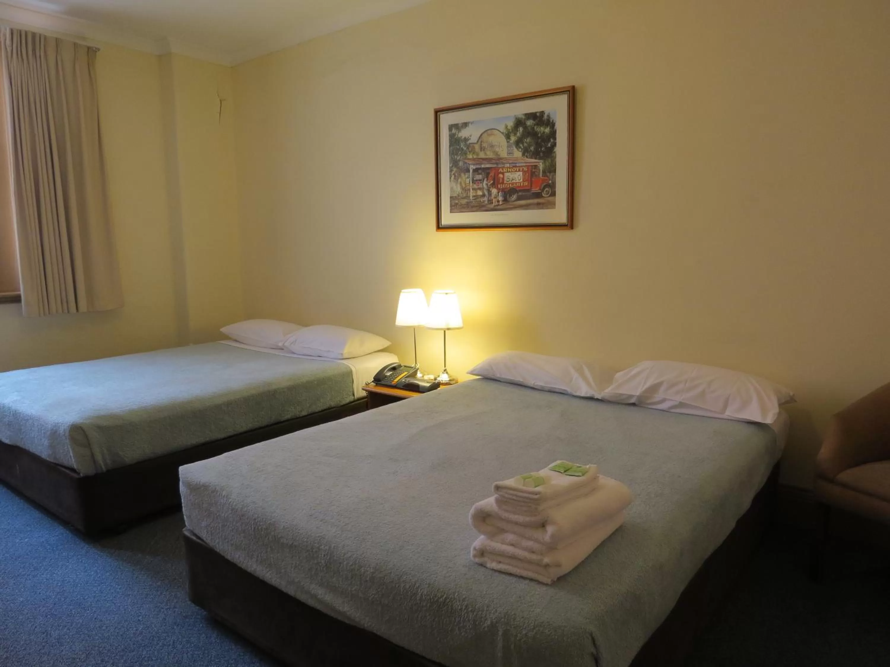 Bed in Criterion Hotel Perth